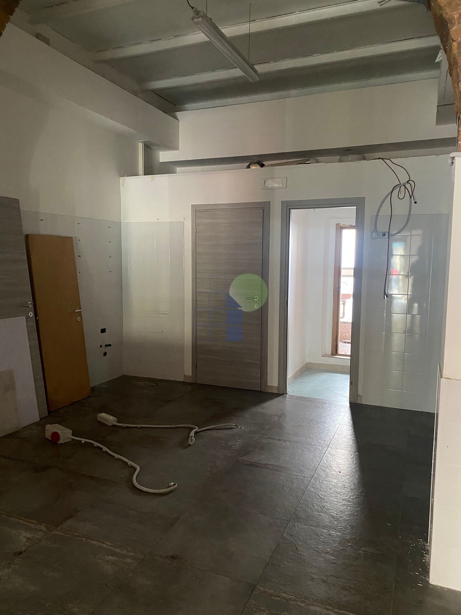 Immagine 12 di Capannone industriale in affitto  in Piazza Damiano Chiesa 14 a Livorno