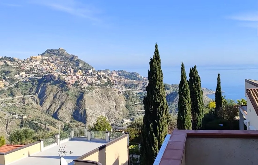 Immagine 39 di Villa in vendita  in c.da mastrissa snc a Taormina