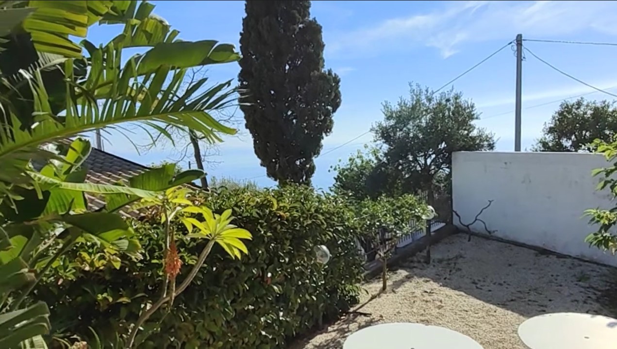 Immagine 41 di Villa in vendita  in c.da mastrissa snc a Taormina