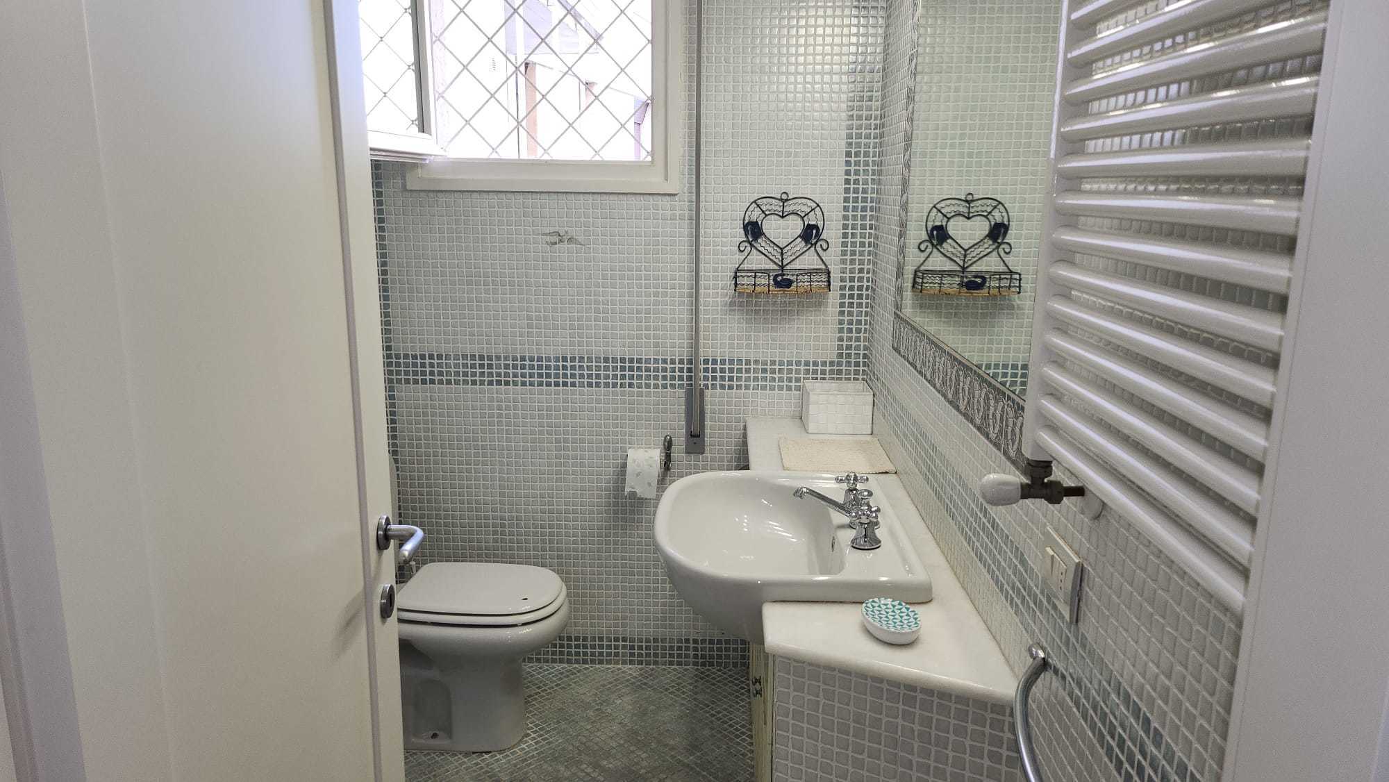 Immagine 32 di Appartamento in vendita  a Viareggio