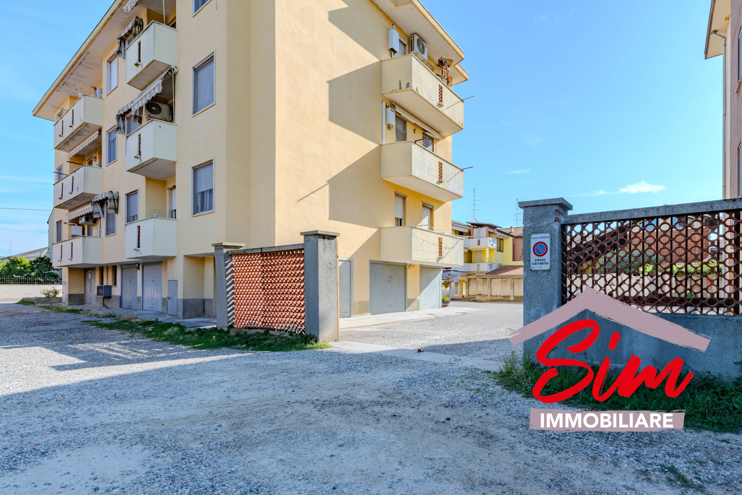 Immagine 24 di Trilocale in vendita  in Via F. Masini 42 a Romentino