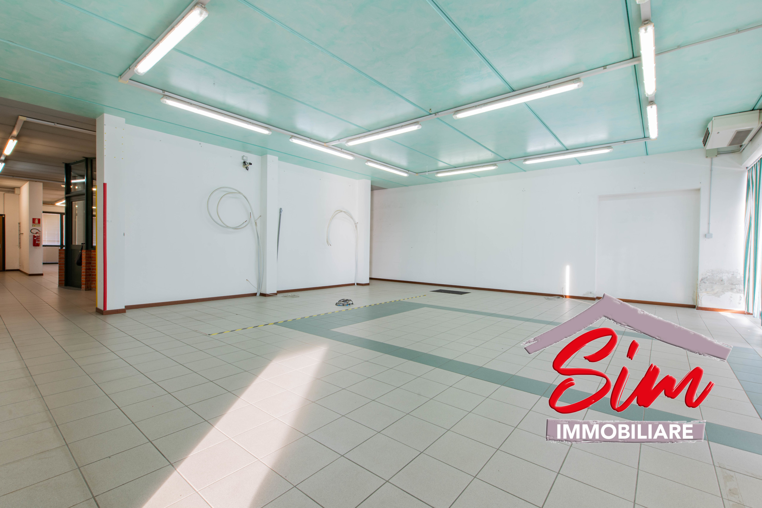 Immagine 6 di Locale commerciale in vendita  in Via Vecchia Circonvallazione sn a Oleggio