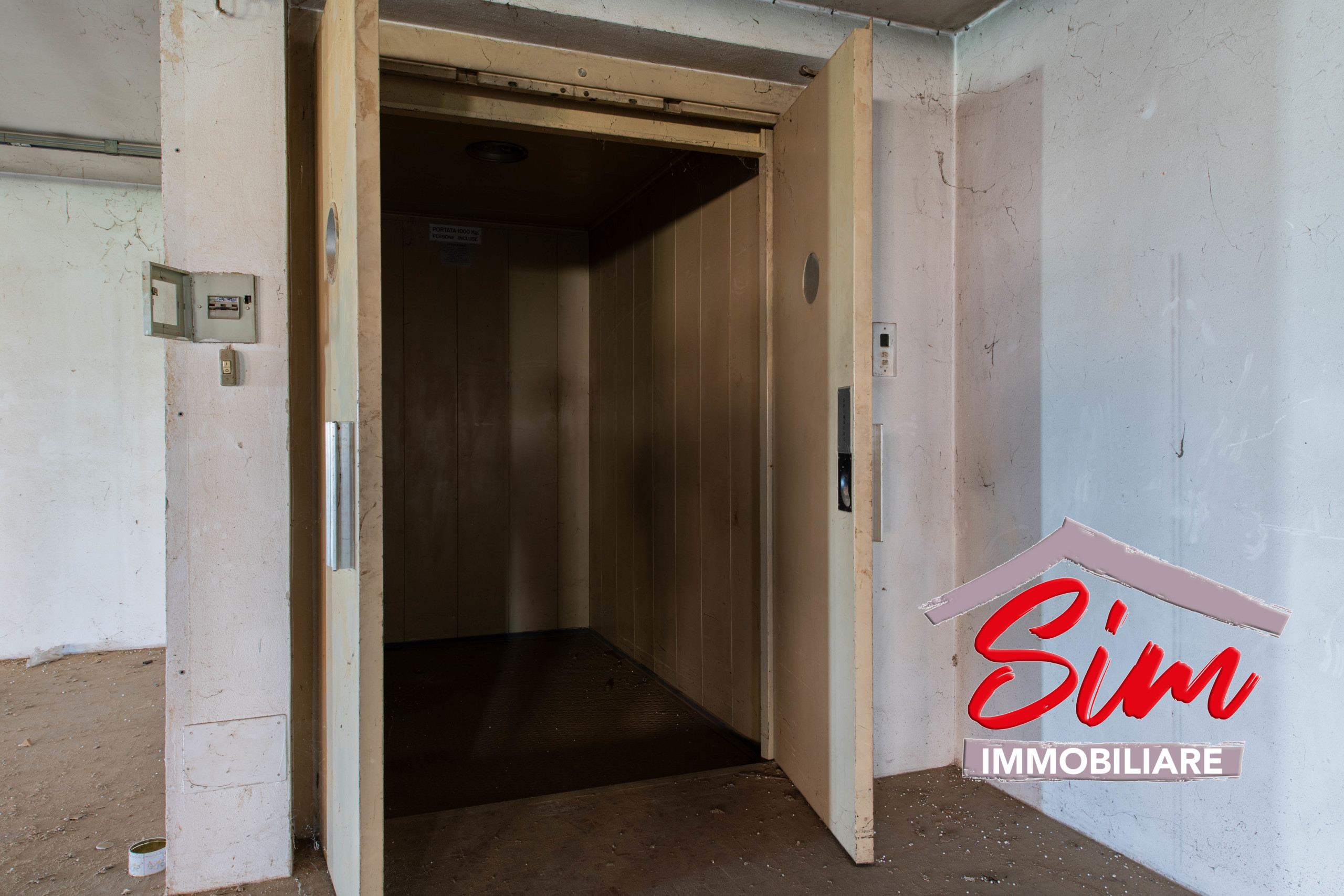 Immagine 12 di Locale commerciale in vendita  in Strada statale 229 del Lago d'Ortatrada provincial sn a Caltignaga