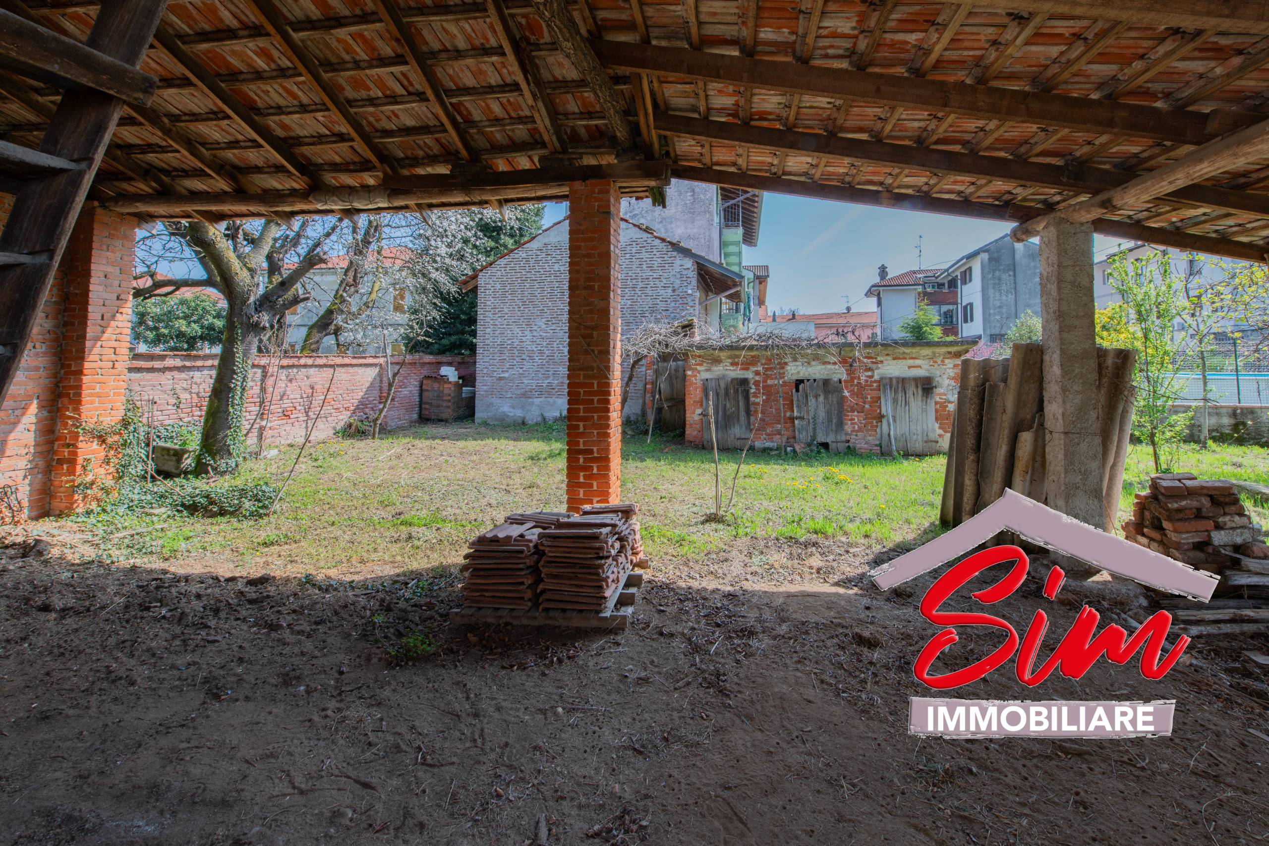 Immagine 5 di Rustico / casale in vendita  in Via Roma sn a Fara Novarese