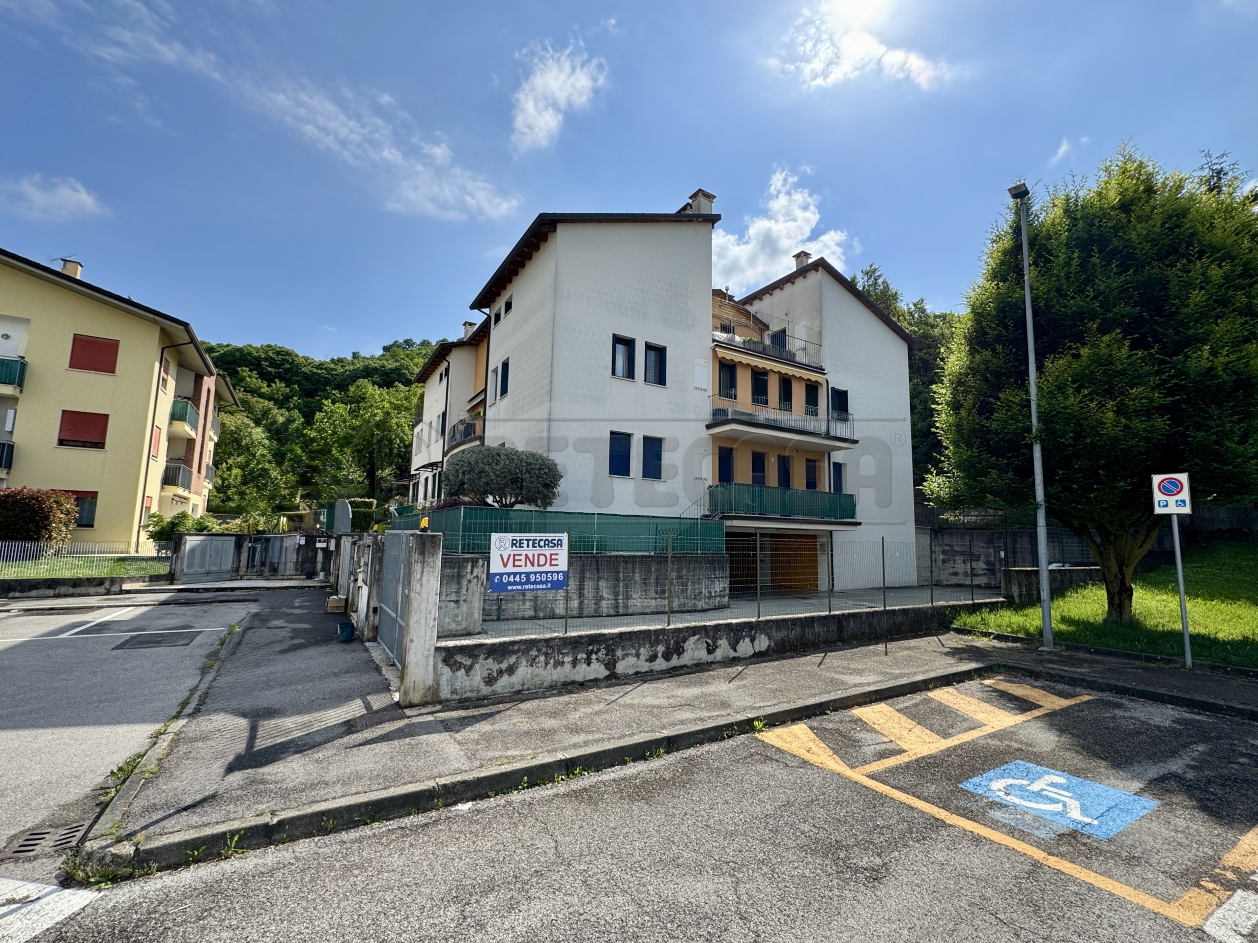 Immagine 2 di Bilocale in vendita  in via palladio 27 a Castelgomberto