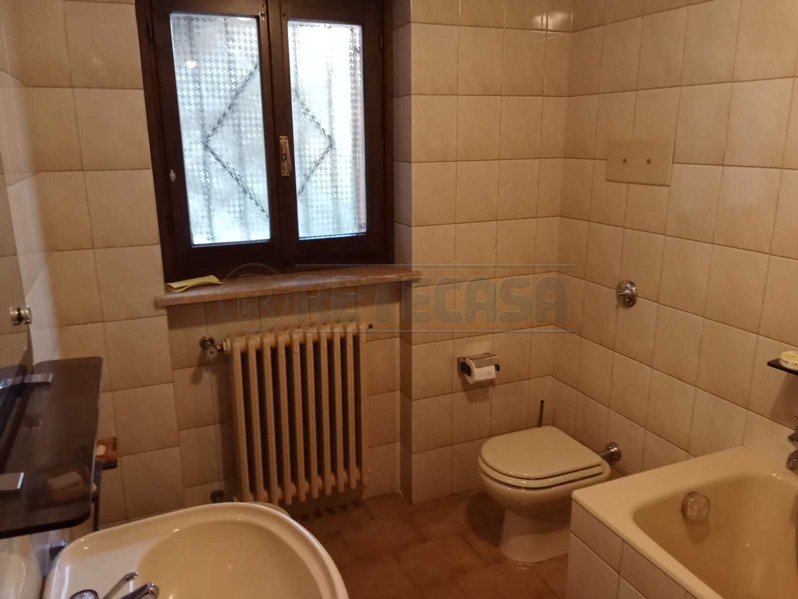 Immagine 13 di Villa in affitto  a Nembro