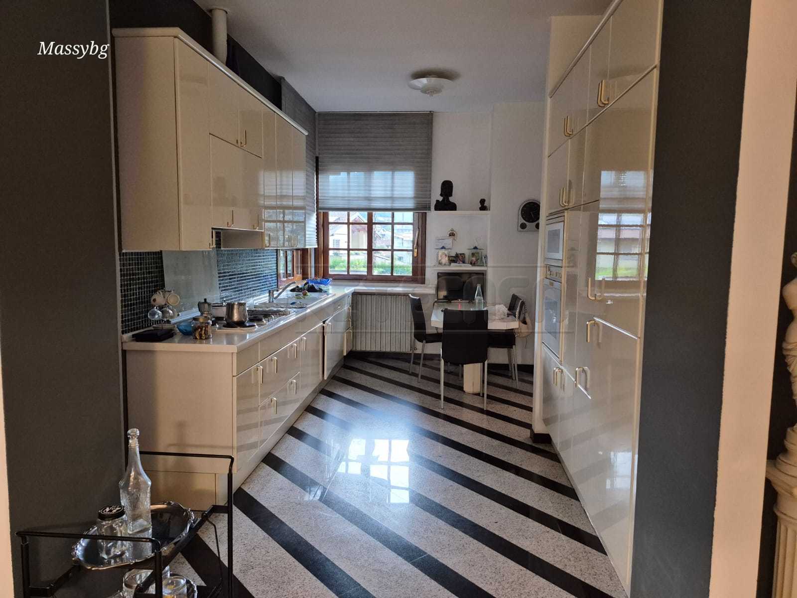 Immagine 3 di Villa in vendita  a Torre De' Roveri