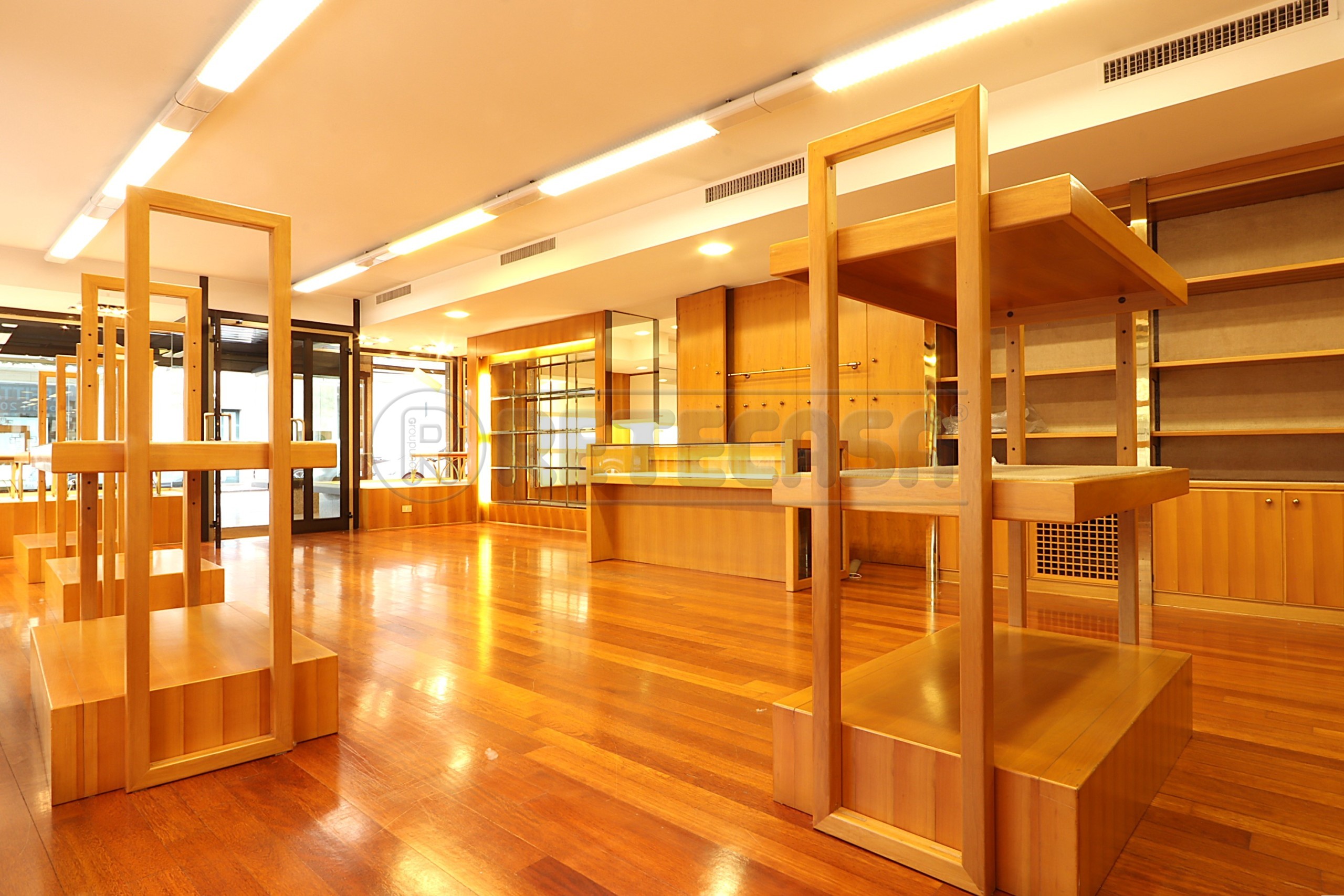 Immagine 13 di Locale commerciale in affitto  a Camisano Vicentino