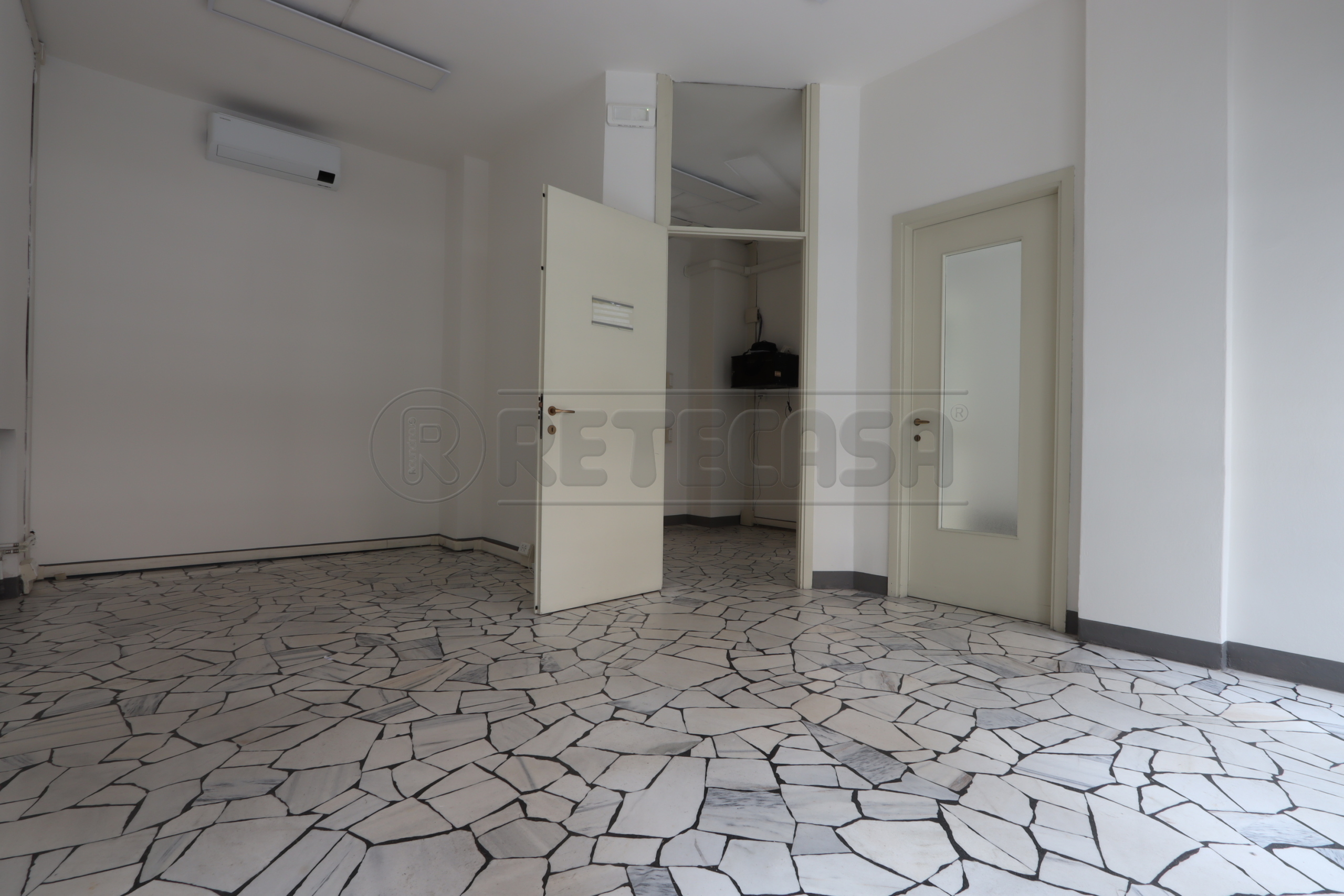 Immagine 18 di Ufficio in affitto  in Viale Milano 56 a Vicenza