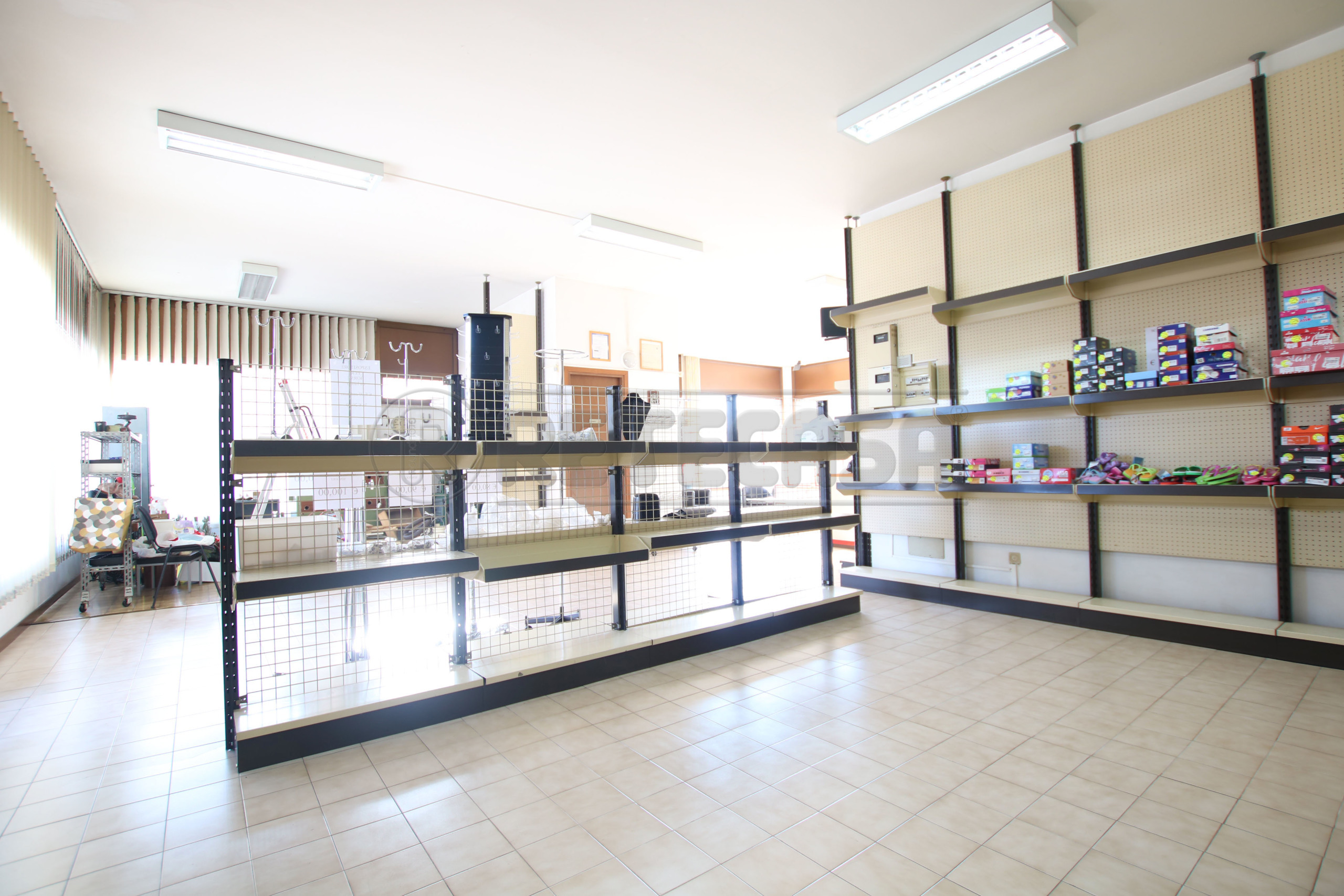 Immagine 7 di Locale commerciale in vendita  in Via Gaetano Salvemini 65 a Vicenza