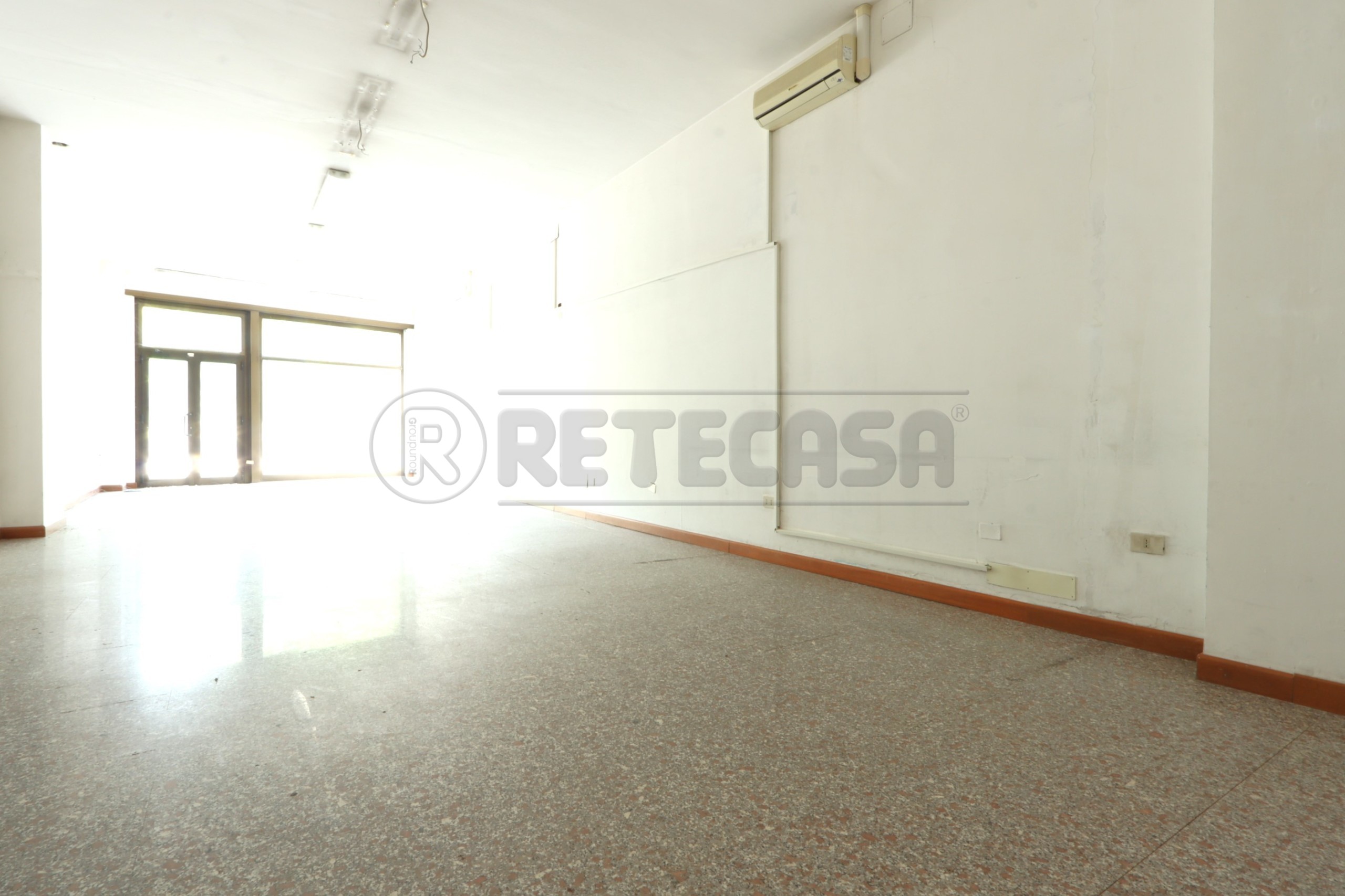 Immagine 21 di Locale commerciale in vendita  in Viale Giuseppe Verdi 32 a Vicenza
