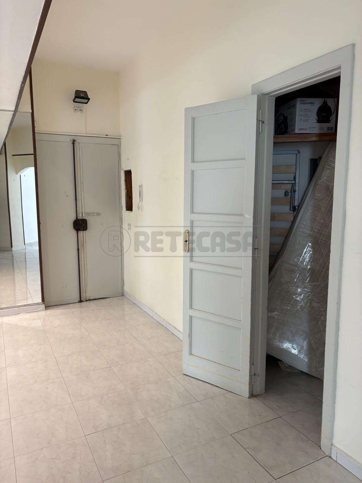 Immagine 4 di Trilocale in vendita  in Via Rocco Cocchia 8 a Salerno