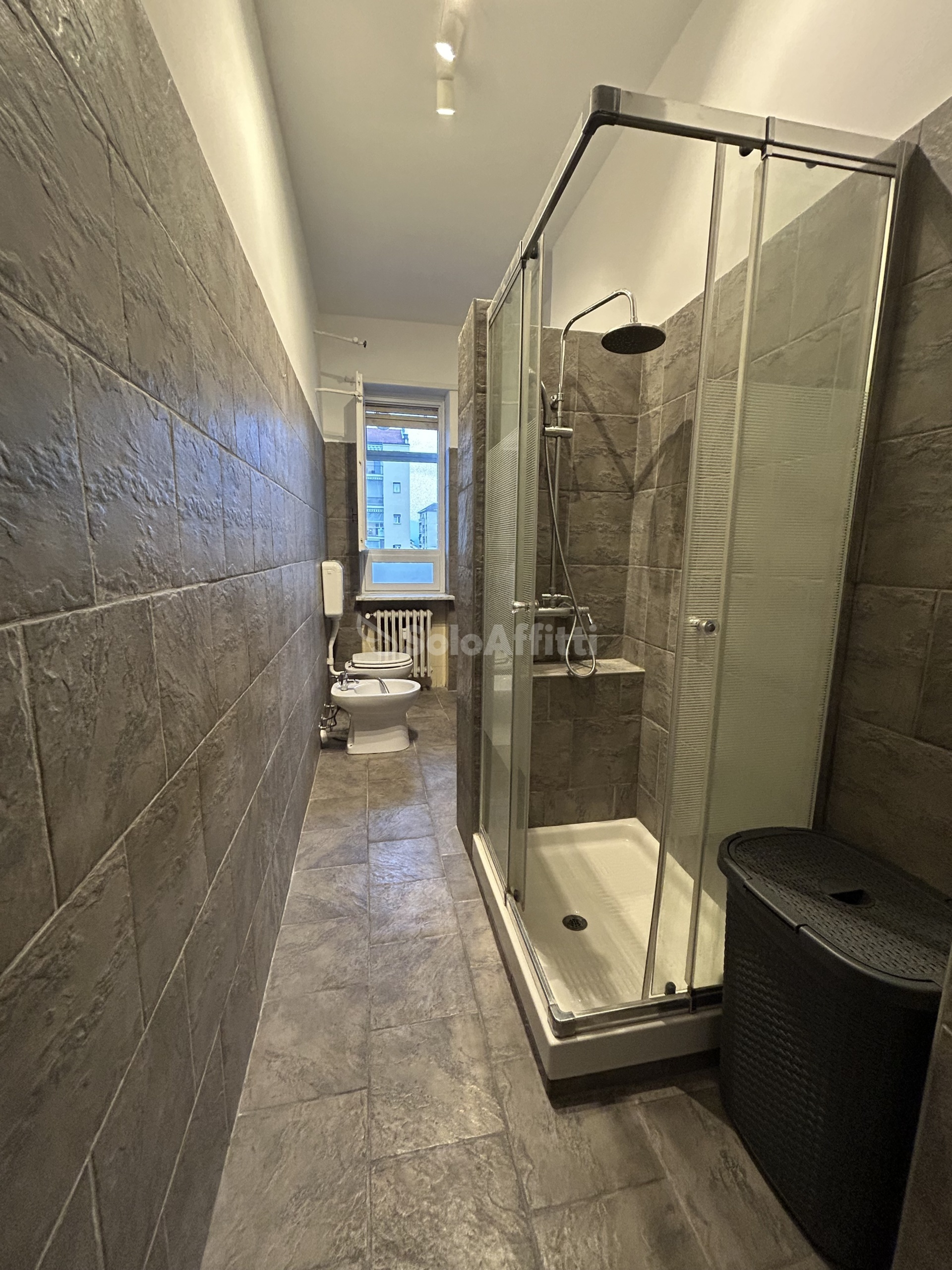 Immagine 16 di Trilocale in affitto  in Via Crescentino 32 a Torino