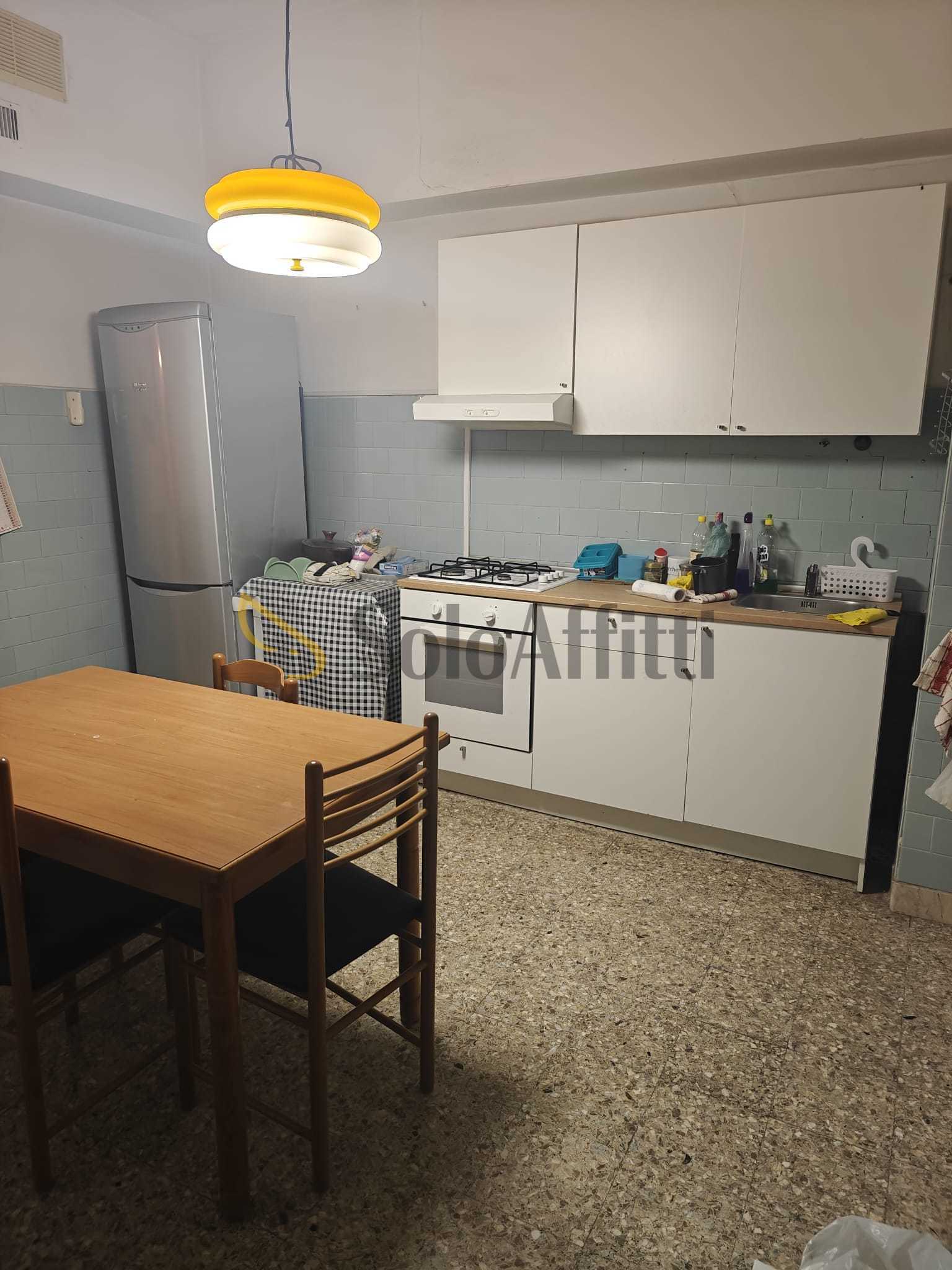 Immagine 4 di Stanza singola in affitto  a Catania