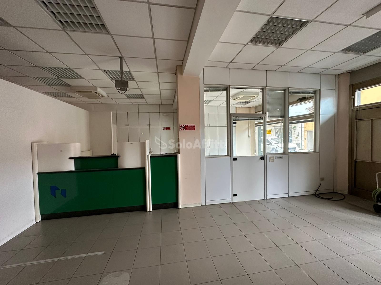 Immagine 3 di Ufficio in affitto  a Falconara Marittima