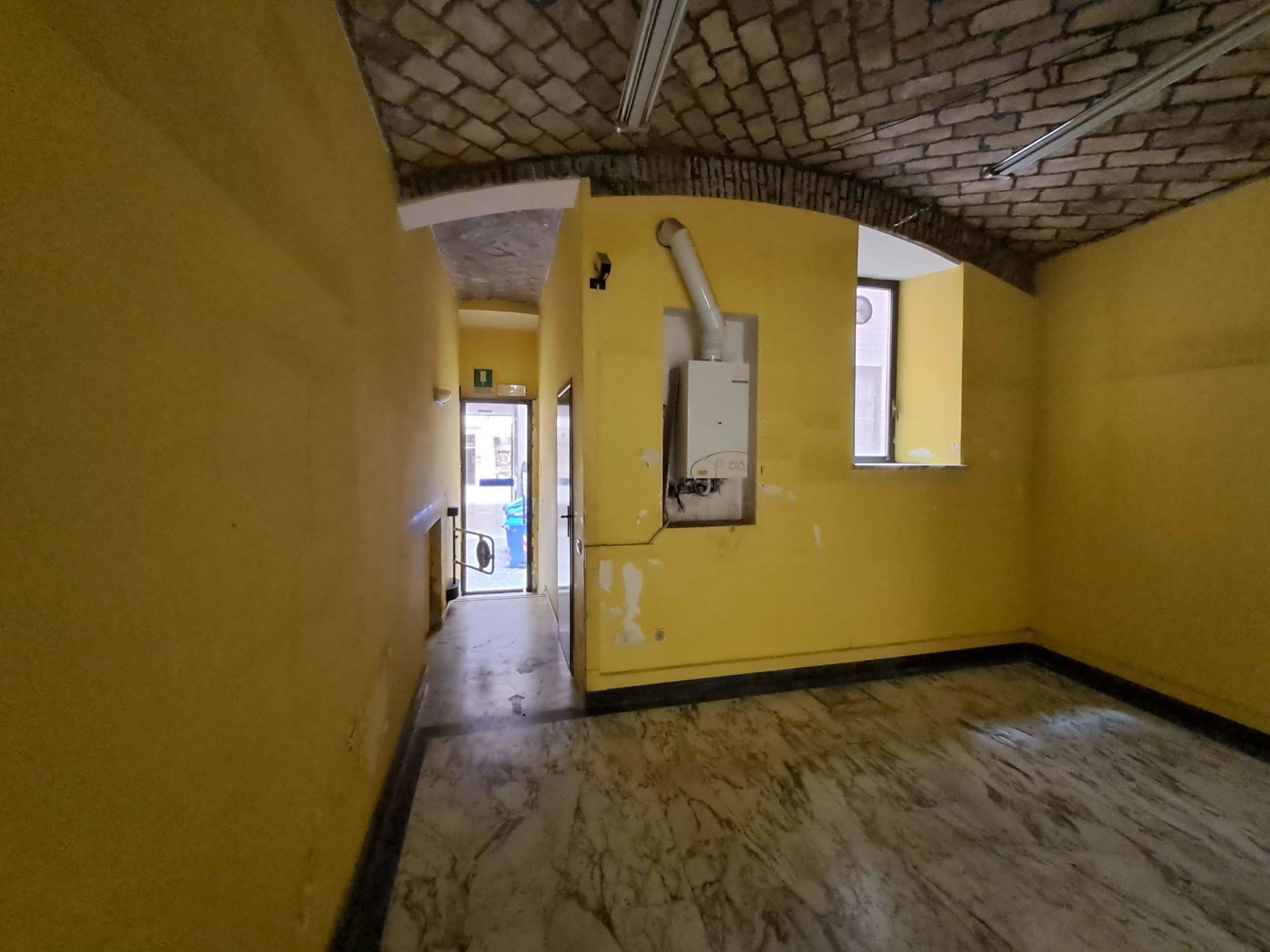 Immagine 12 di Locale commerciale in vendita  in Via Carlo Goldoni 5 a Parma