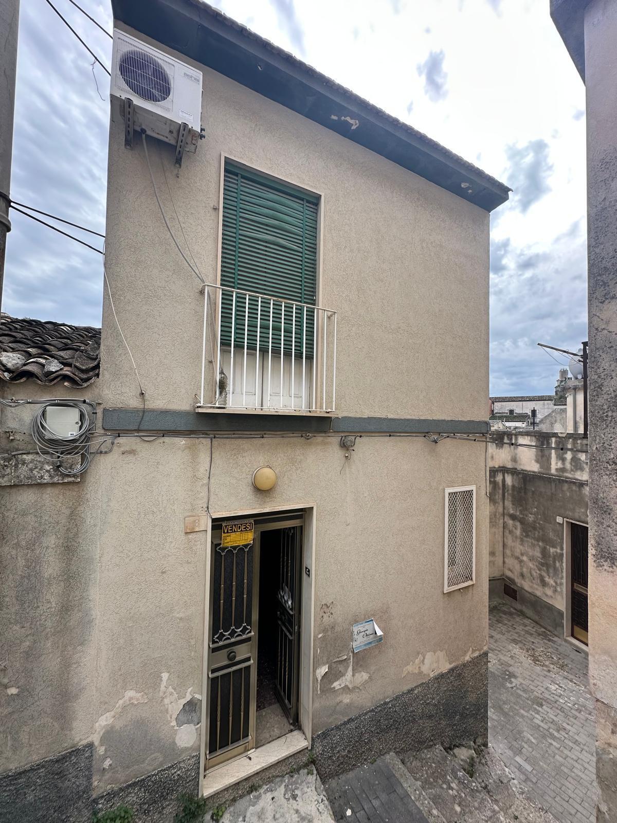 Immagine 7 di Porzione di casa in vendita  in VIA SBALZO a Modica