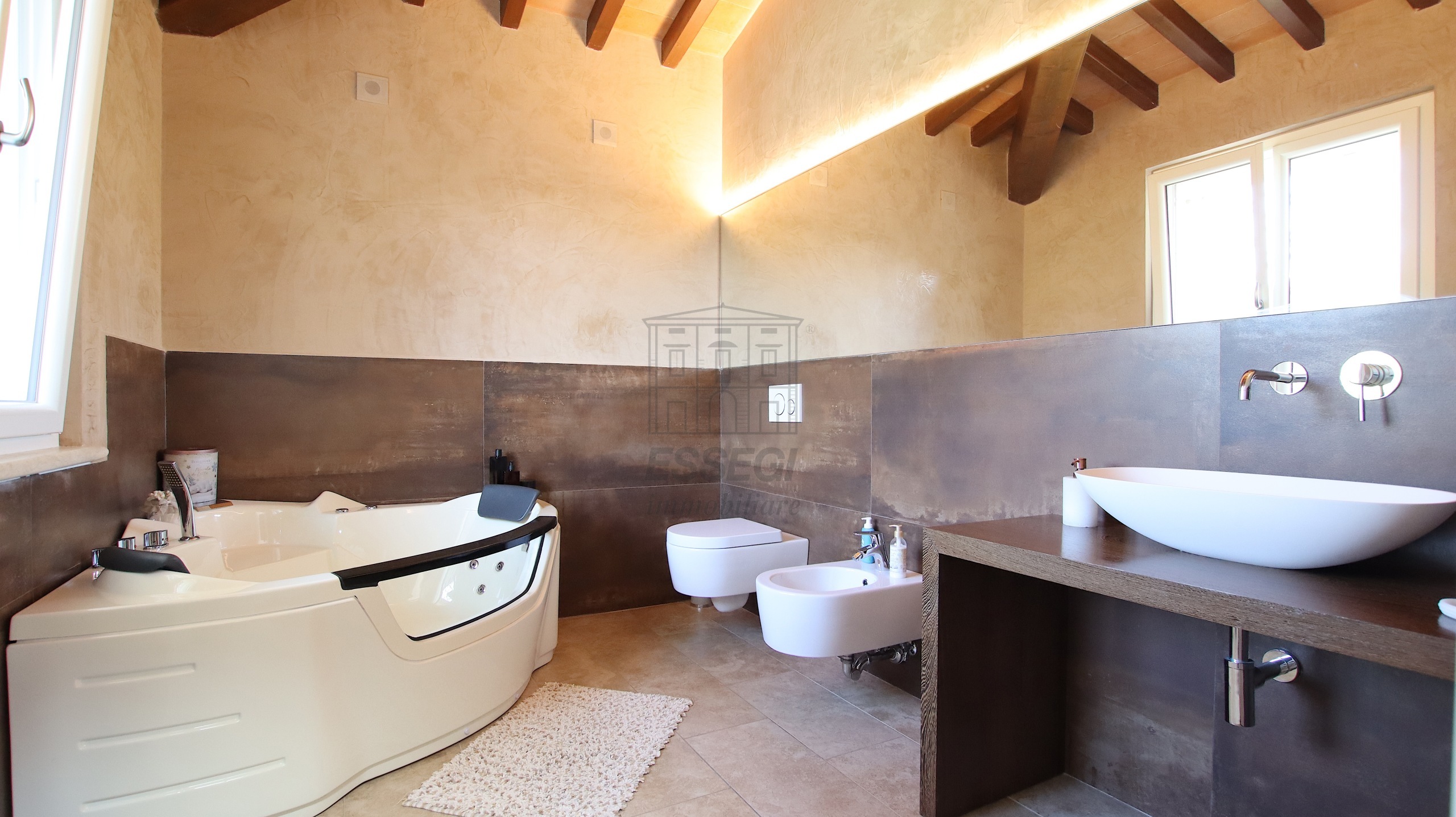 Immagine 33 di Villa in vendita  in Via di San Ginese a Capannori