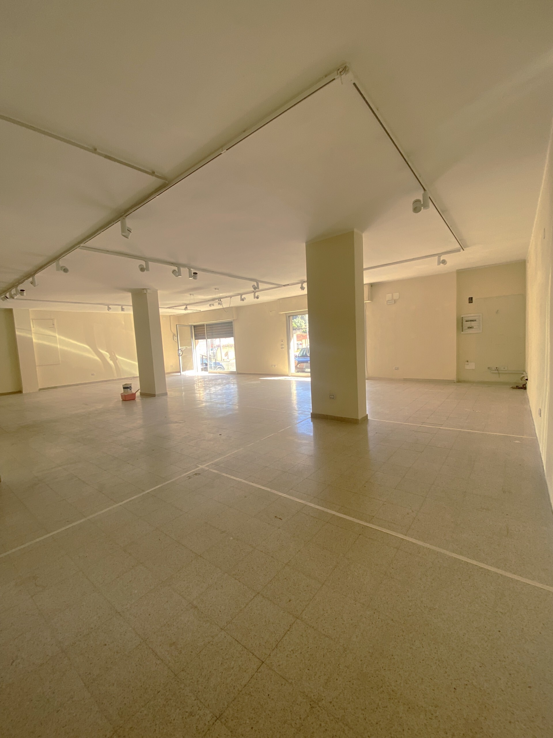 Immagine 1 di Locale commerciale in affitto  in Via Sbarre Superiori 58 a Reggio Di Calabria