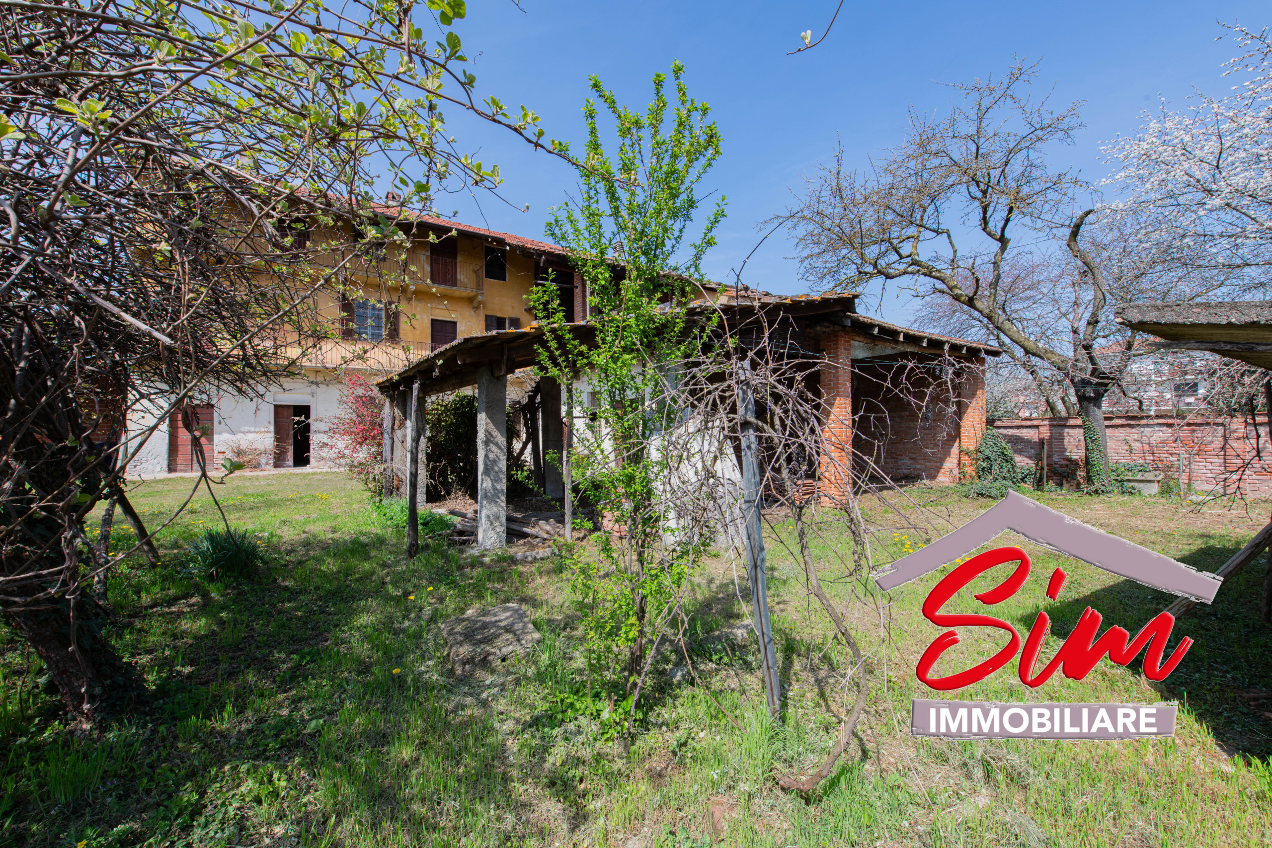 Immagine 6 di Rustico / casale in vendita  in Via Roma sn a Fara Novarese