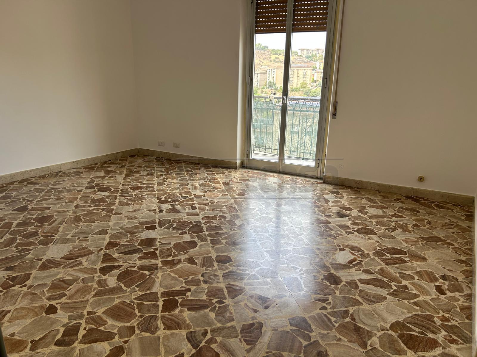 Immagine 3 di Trilocale in vendita  in via Niscemi 186 a Caltanissetta