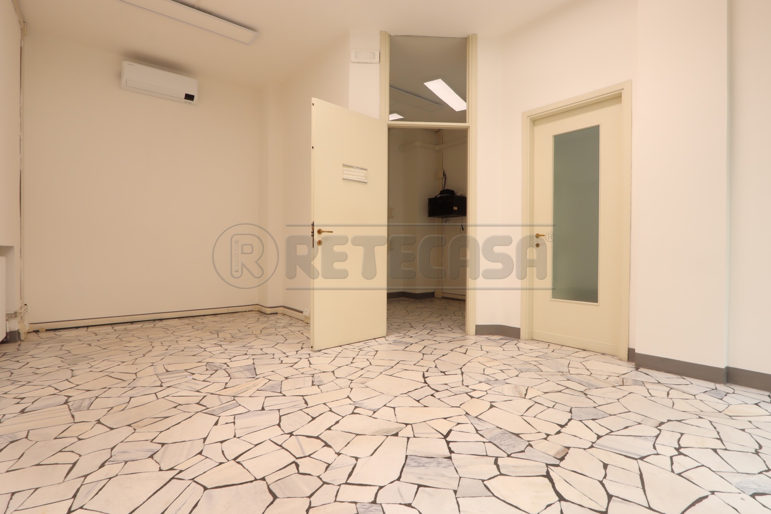 Immagine 10 di Ufficio in affitto  in Viale Milano 56 a Vicenza