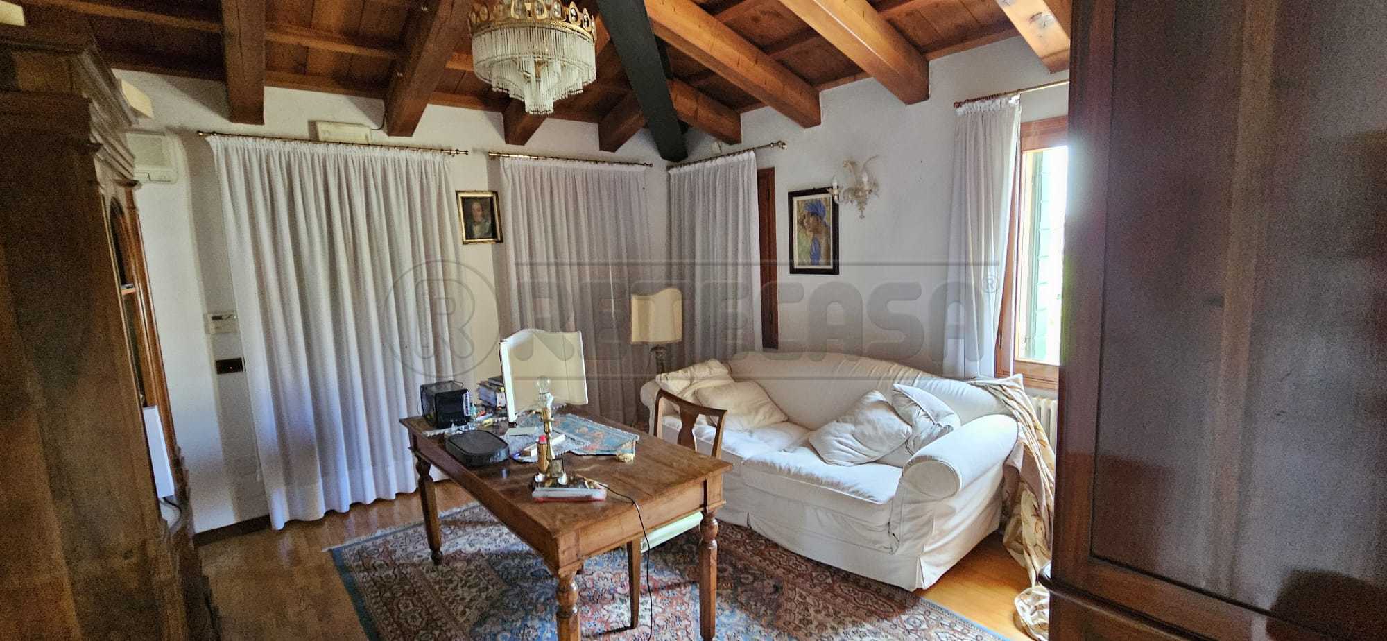 Immagine 45 di Villa in vendita  a Mirano