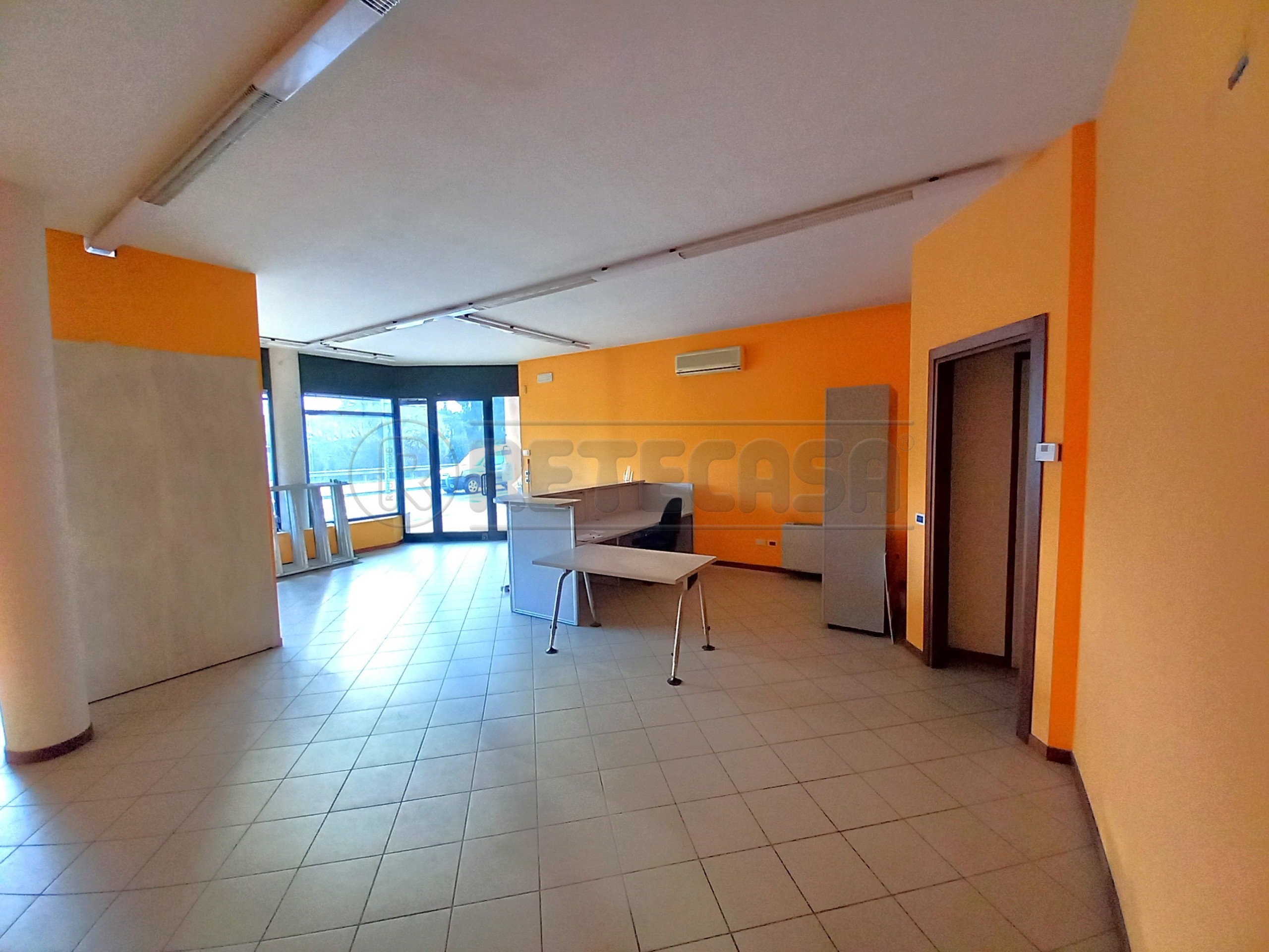 Immagine 7 di Locale commerciale in affitto  in Via A. Bembo 48 a Nanto