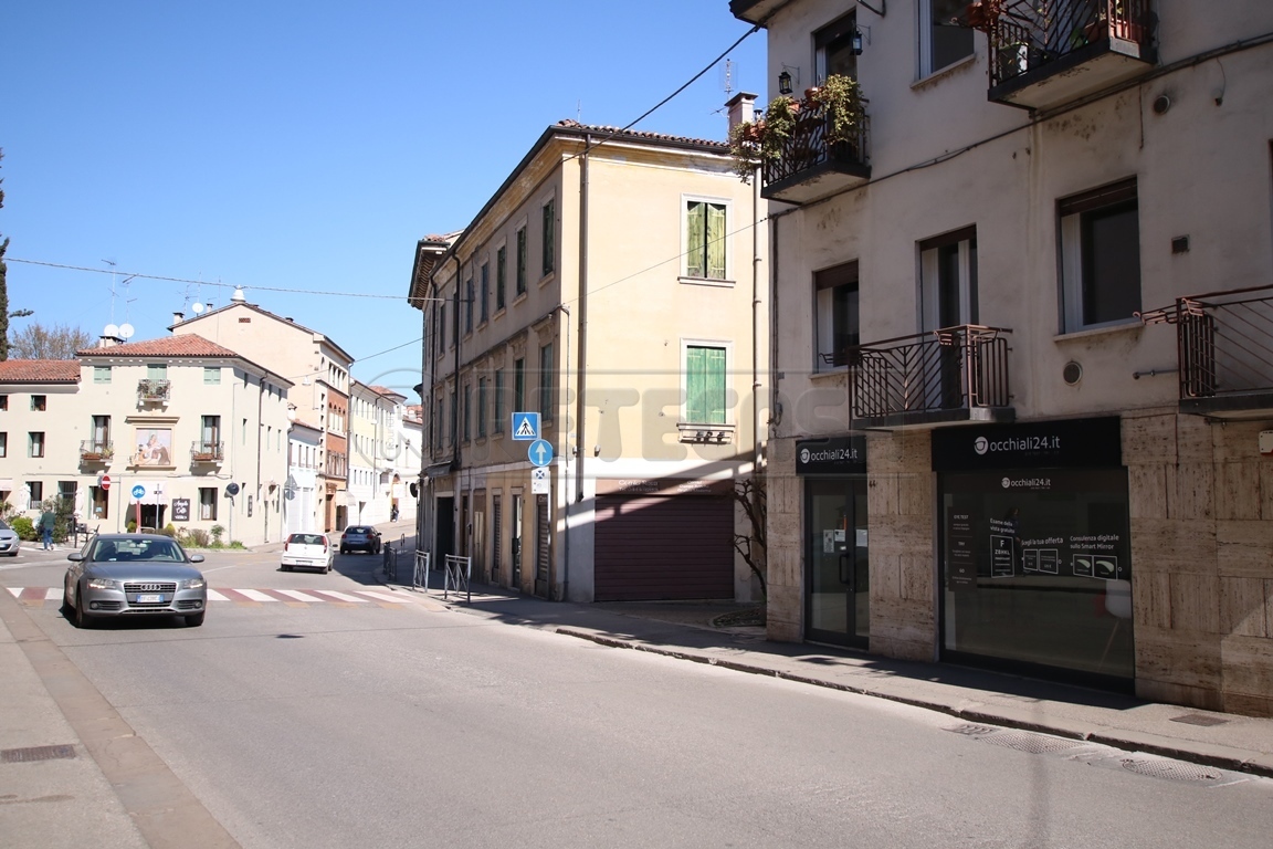 Immagine 21 di Locale commerciale in vendita  in Contrà s. Francesco a Vicenza