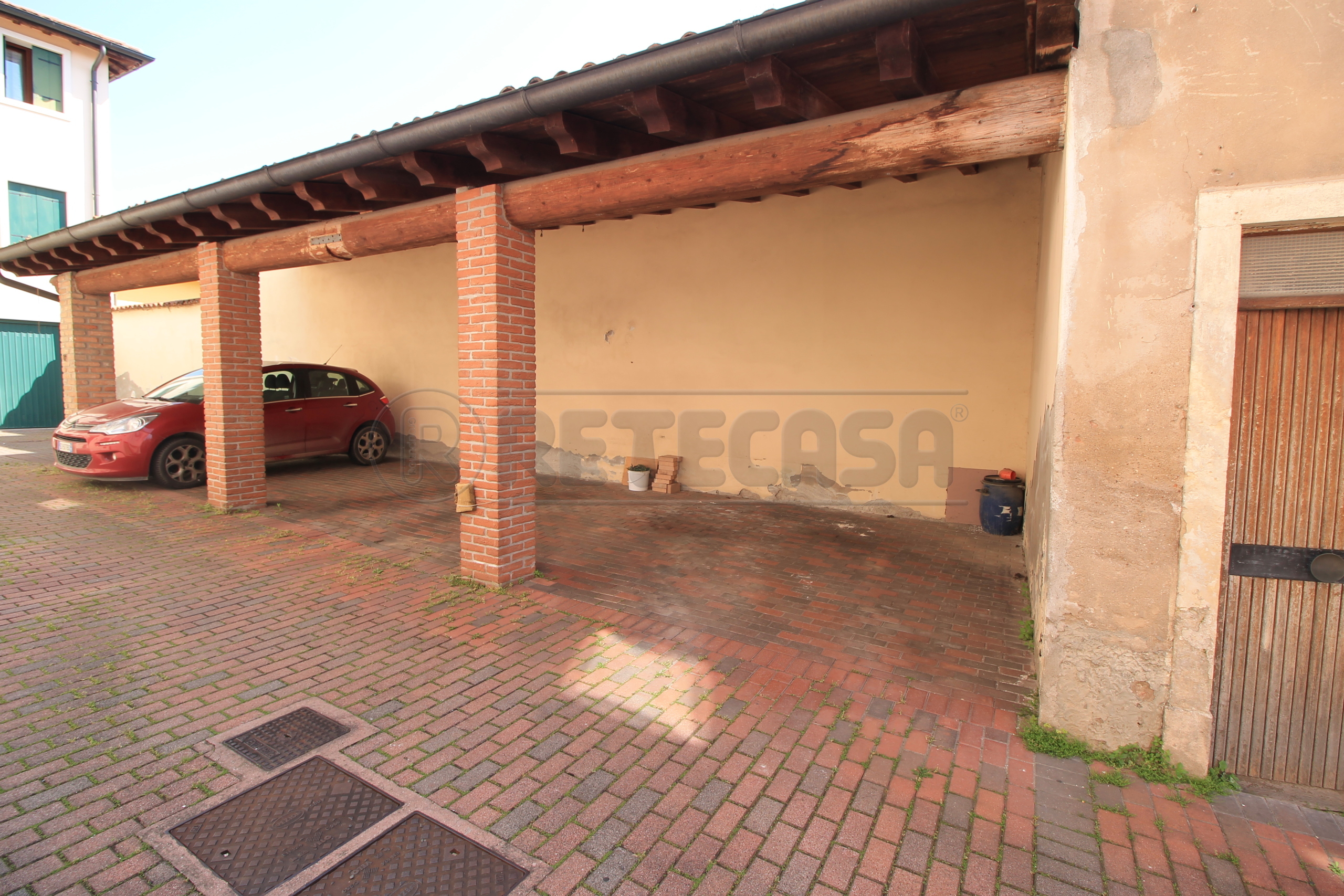 Immagine 3 di Casa semindipendente in vendita  in VIA XXIV MAGGIO 47 a Montebello Vicentino