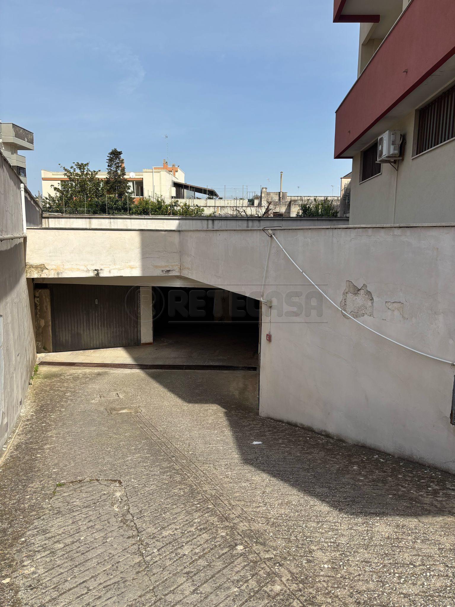 Immagine 2 di Garage in vendita  in Piazza Vittorio Bachelet 25 a Maglie