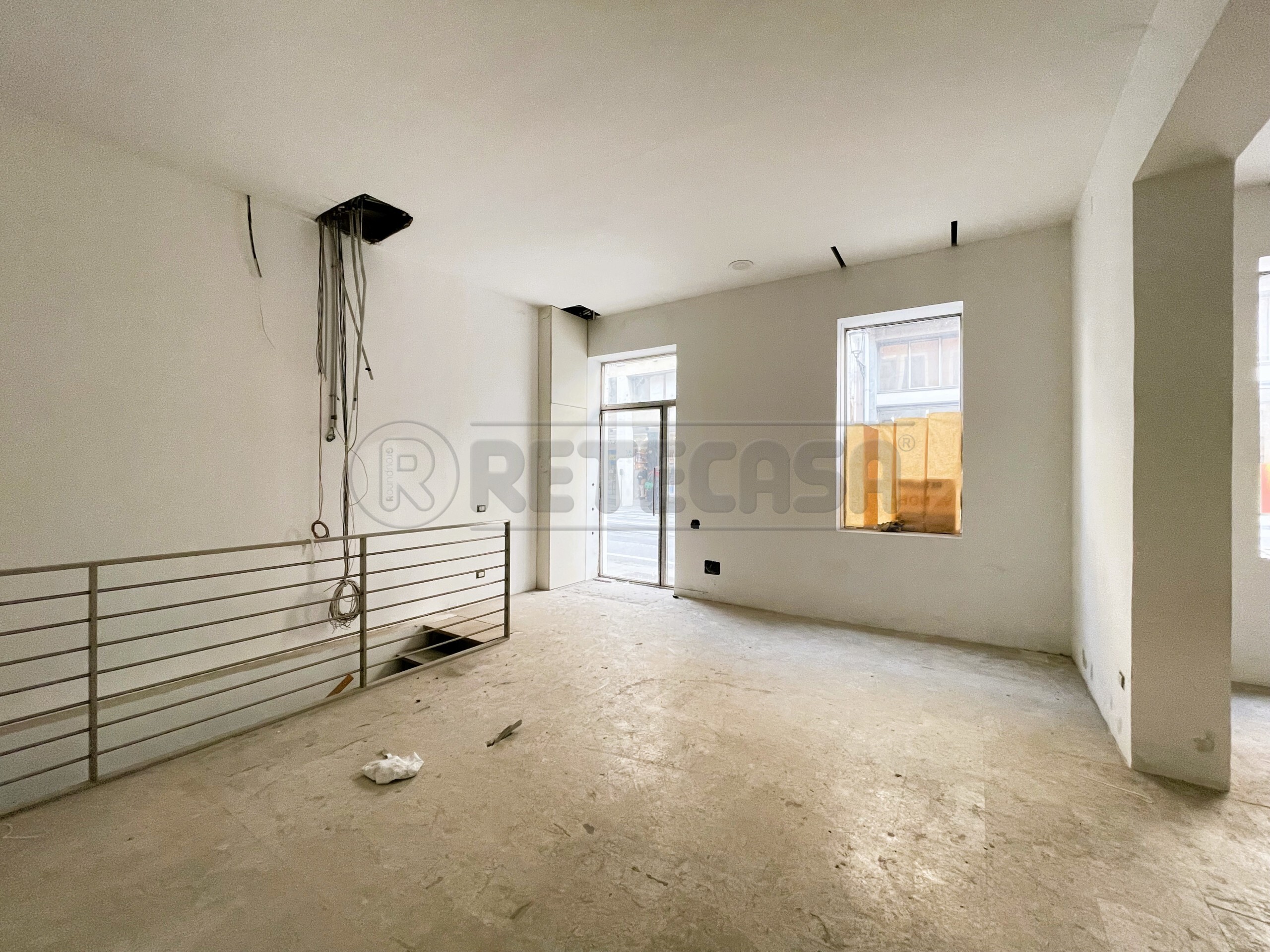 Immagine 8 di Locale commerciale in vendita  in Riviera dei Ponti Romani 13 a Padova