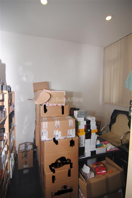 Immagine 12 di Locale commerciale in affitto  in Corso Amedeo 100 a Livorno