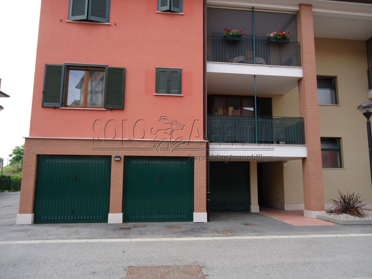 Immagine 1 di Trilocale in affitto  in Via Emioli Segrè 4 a Certosa Di Pavia