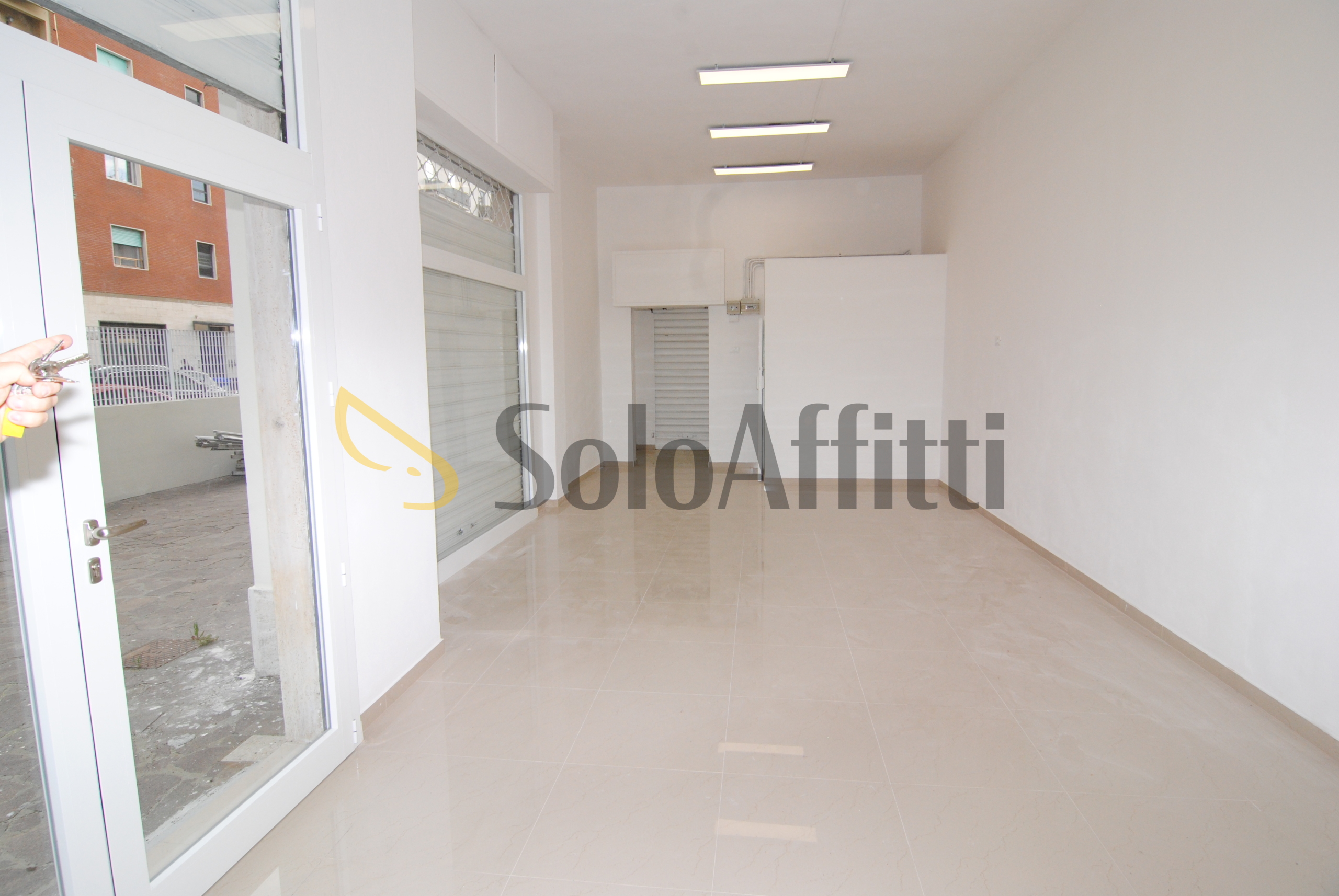 Immagine 3 di Locale commerciale in affitto  a Livorno