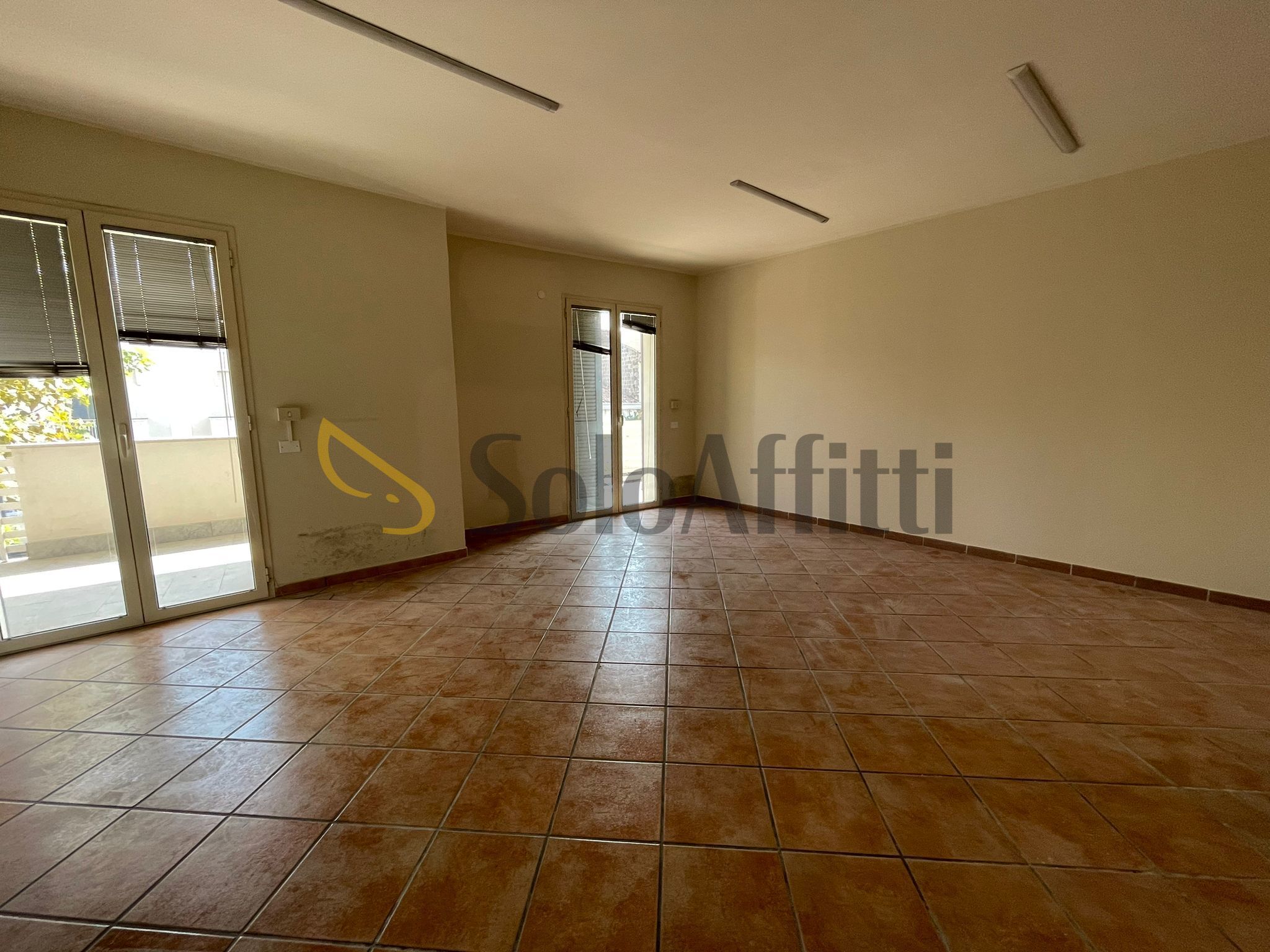 Immagine 21 di Ufficio in affitto  in Via Nazionale Appia 177 a Casapulla