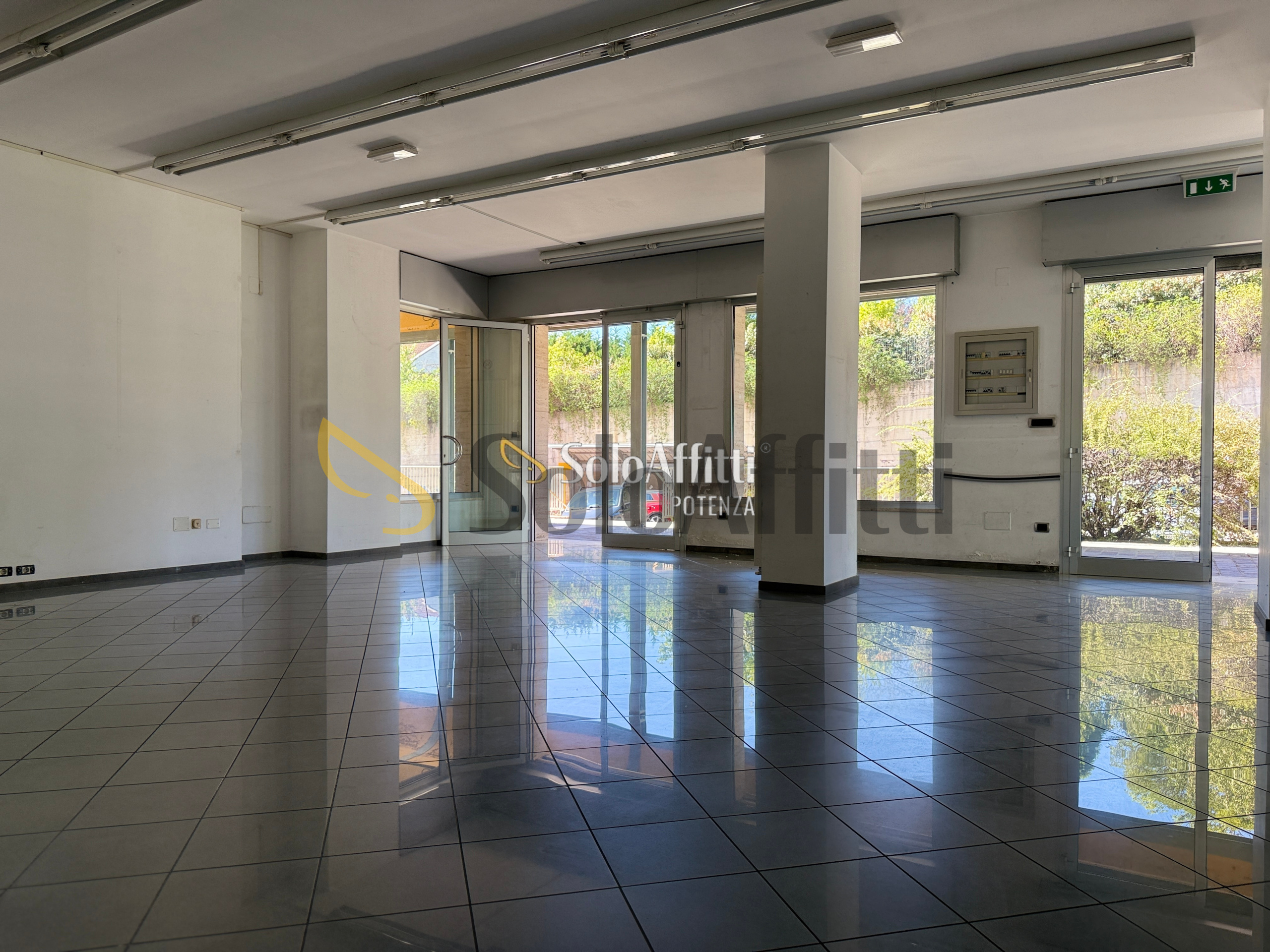 Immagine 11 di Locale commerciale in affitto  in Via Parigi 44, 46 a Potenza