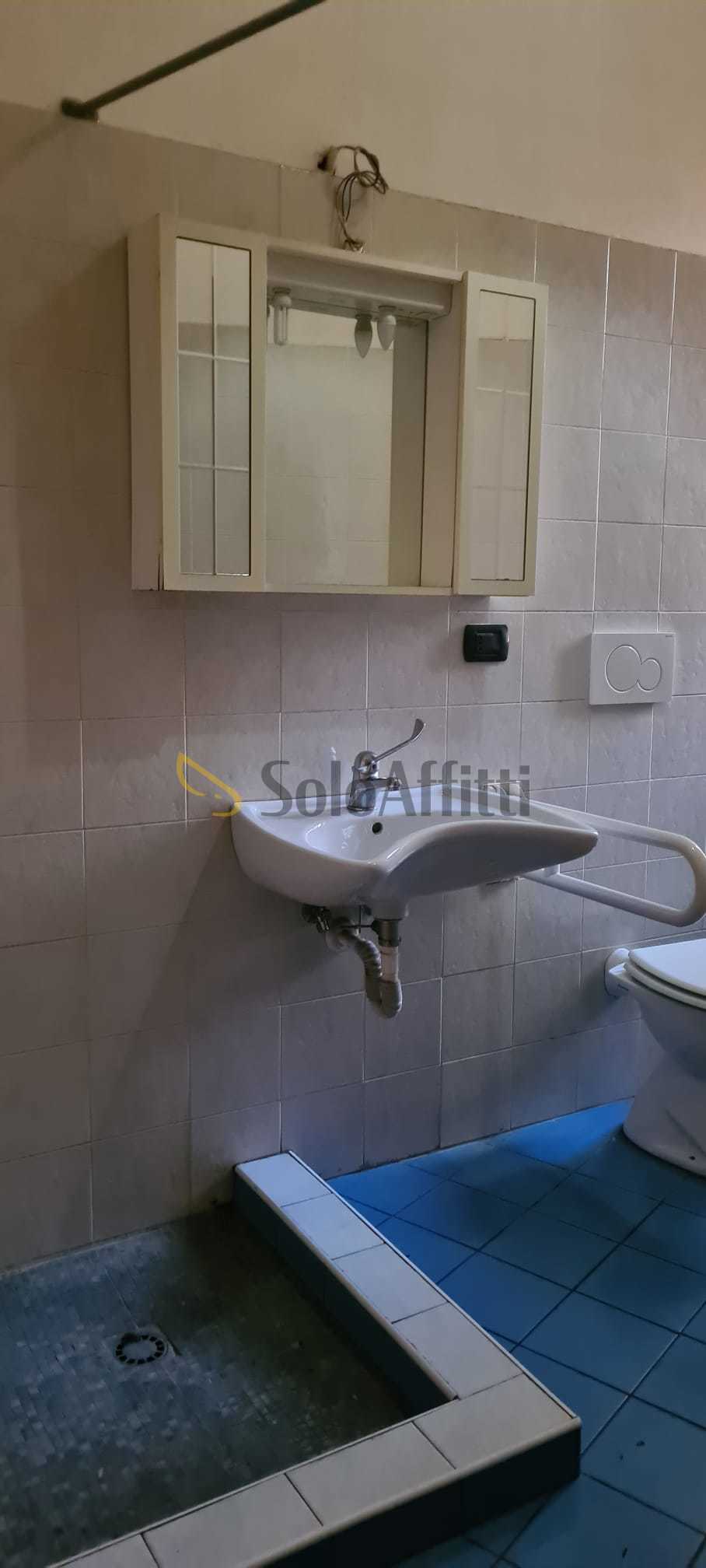 Immagine 24 di Bilocale in affitto  in Strada della Pronda a Torino