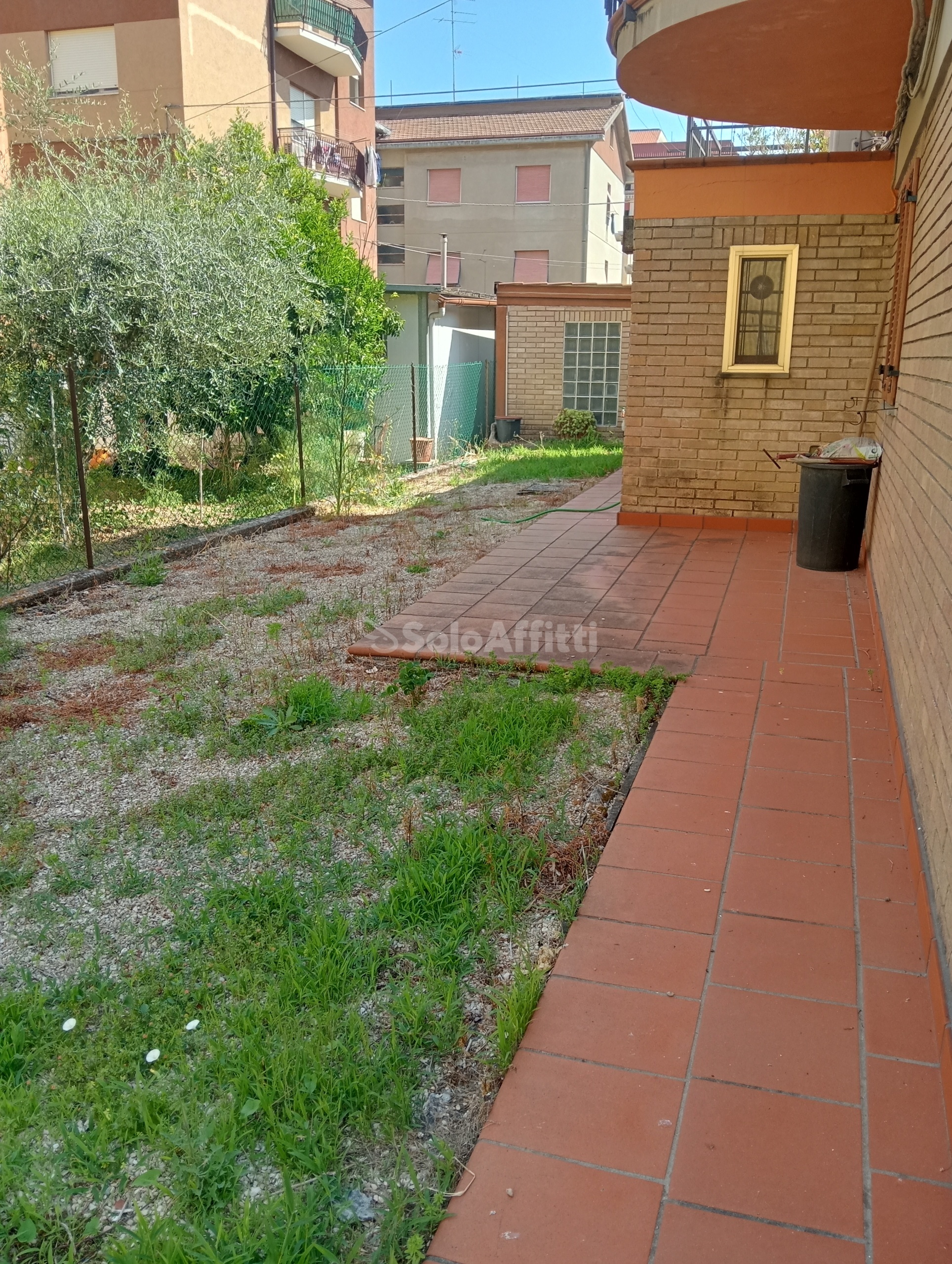 Immagine 14 di Bilocale in affitto  a Falconara Marittima