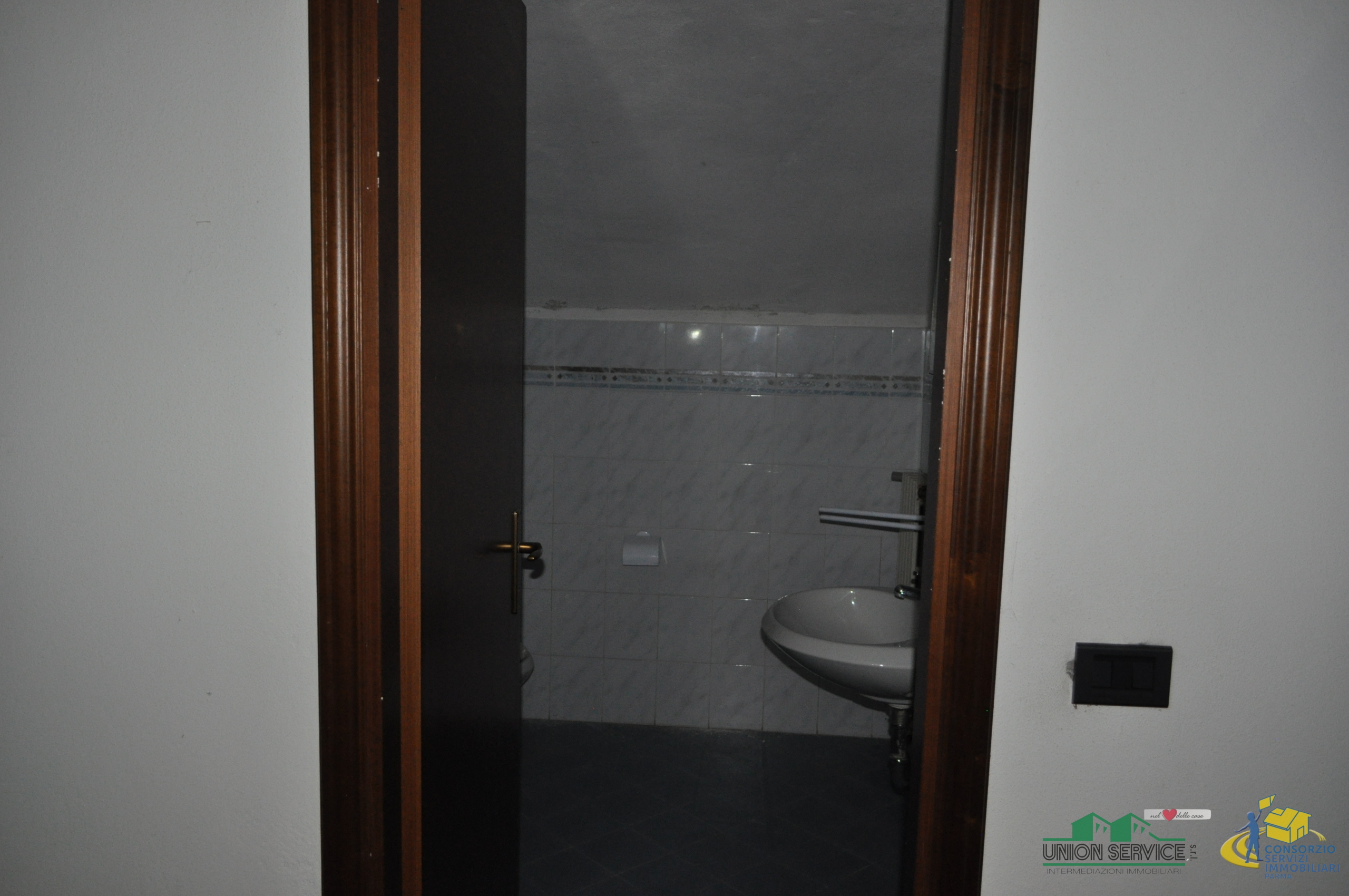 Immagine 16 di Ufficio in vendita  in Vicolo San Tiburzio a Parma