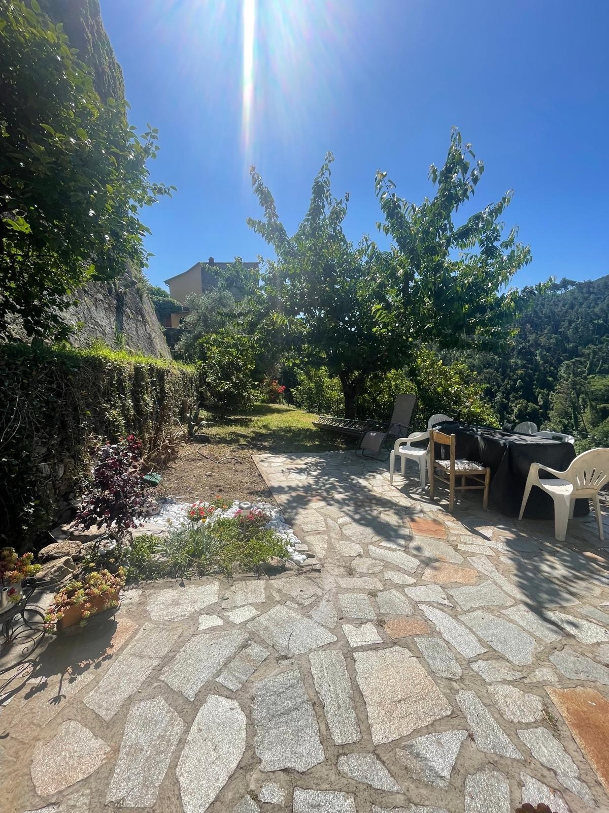 Immagine 11 di Trilocale in vendita  a Ameglia