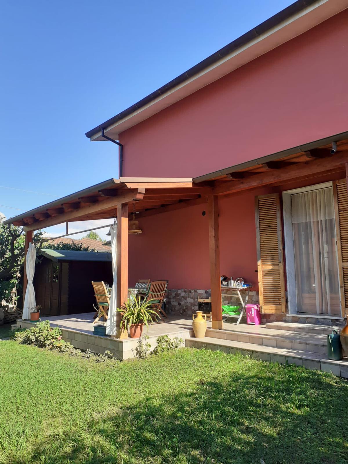 Immagine 2 di Porzione di casa in affitto  a Ameglia