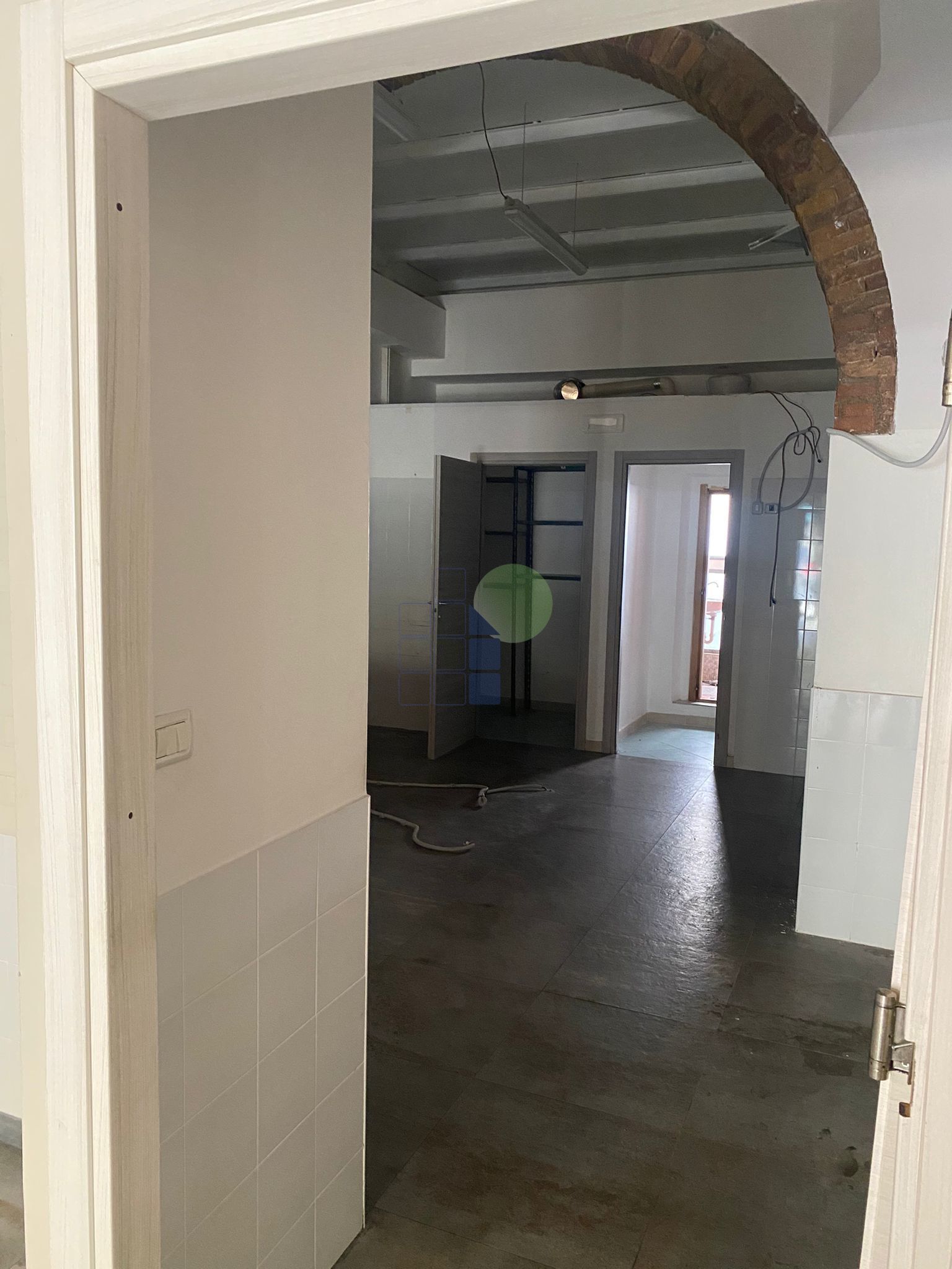 Immagine 13 di Capannone industriale in affitto  in Piazza Damiano Chiesa 14 a Livorno