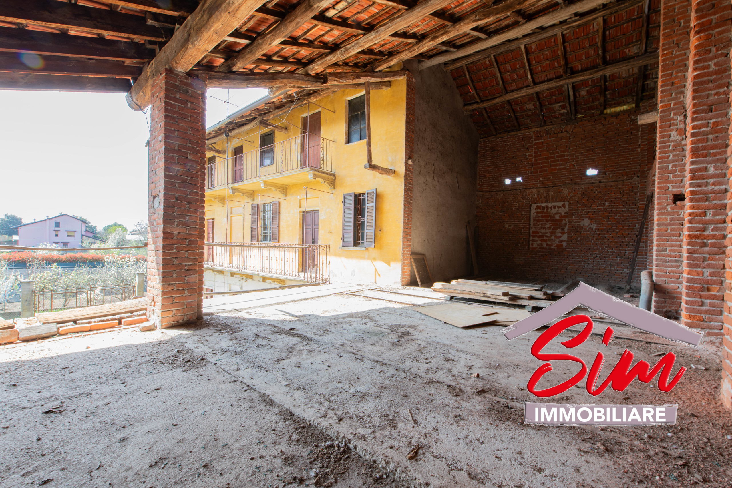 Immagine 15 di Rustico / casale in vendita  in Via Roma sn a Fara Novarese