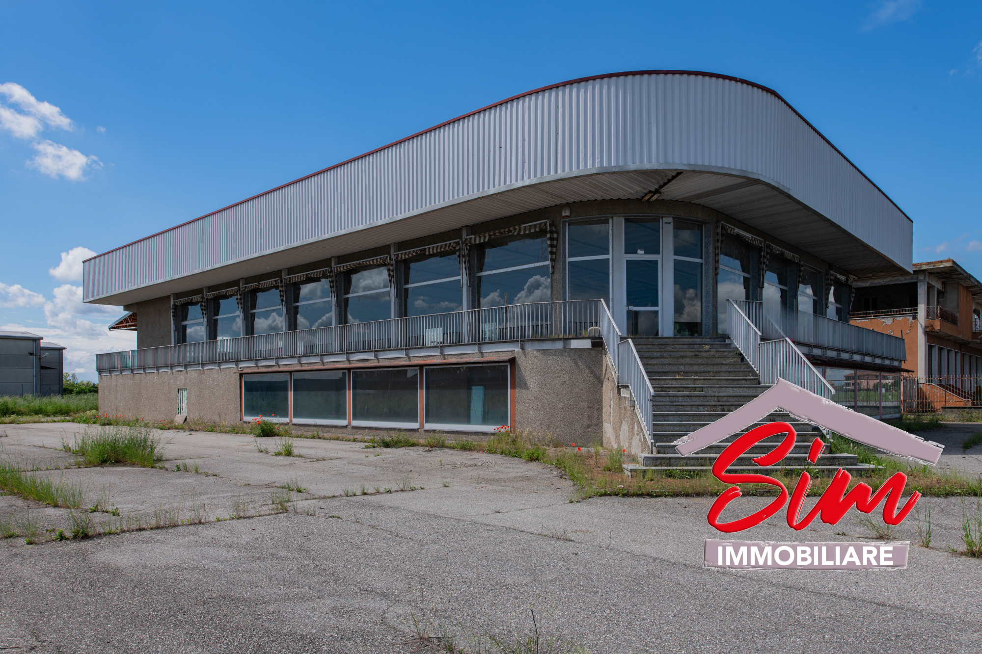 Immagine 2 di Locale commerciale in vendita  in Strada statale 229 del Lago d'Ortatrada provincial sn a Caltignaga