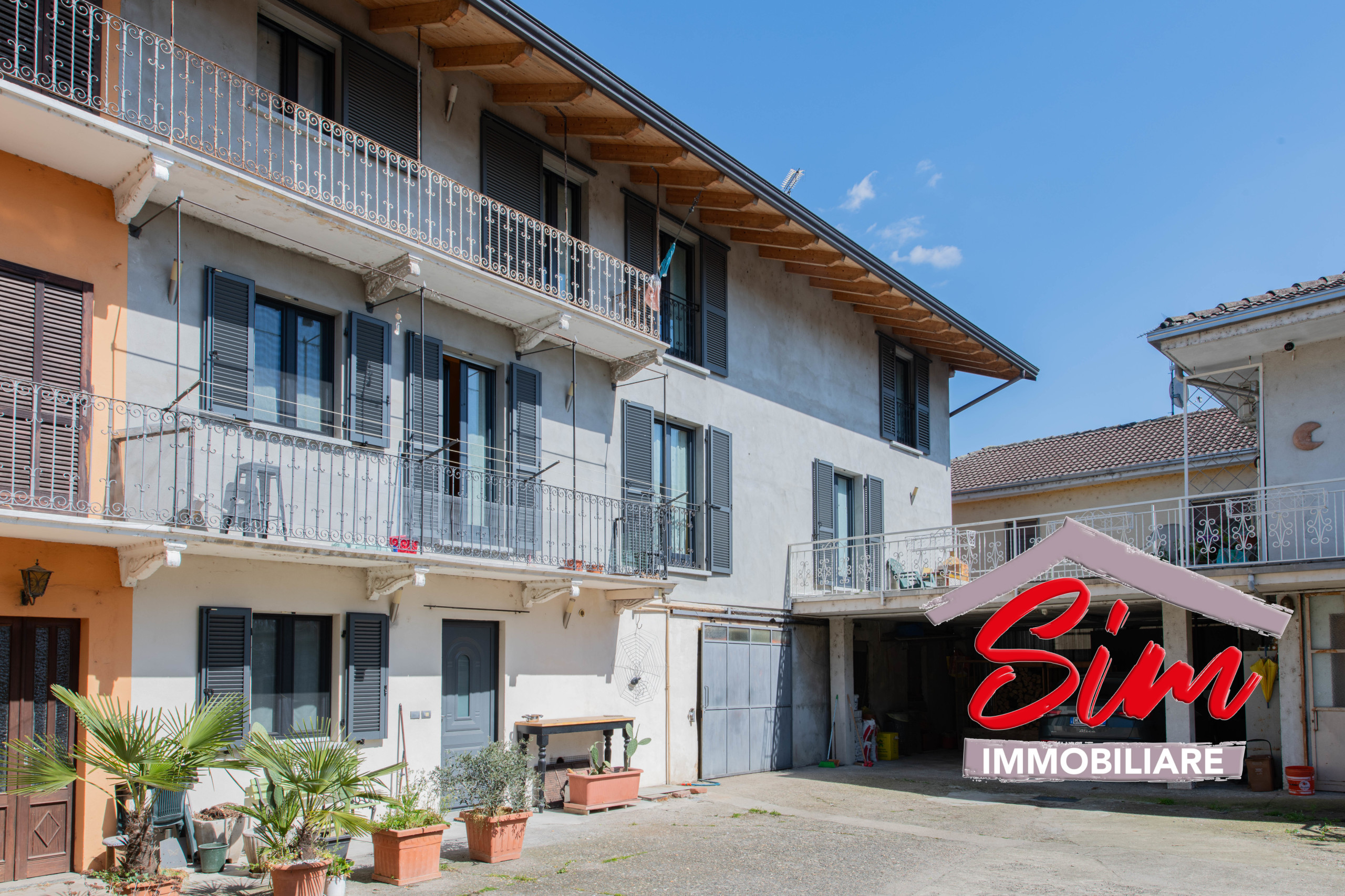 Immagine 3 di Terratetto in vendita  in Piazza Regina Margherita 11 a Mandello Vitta