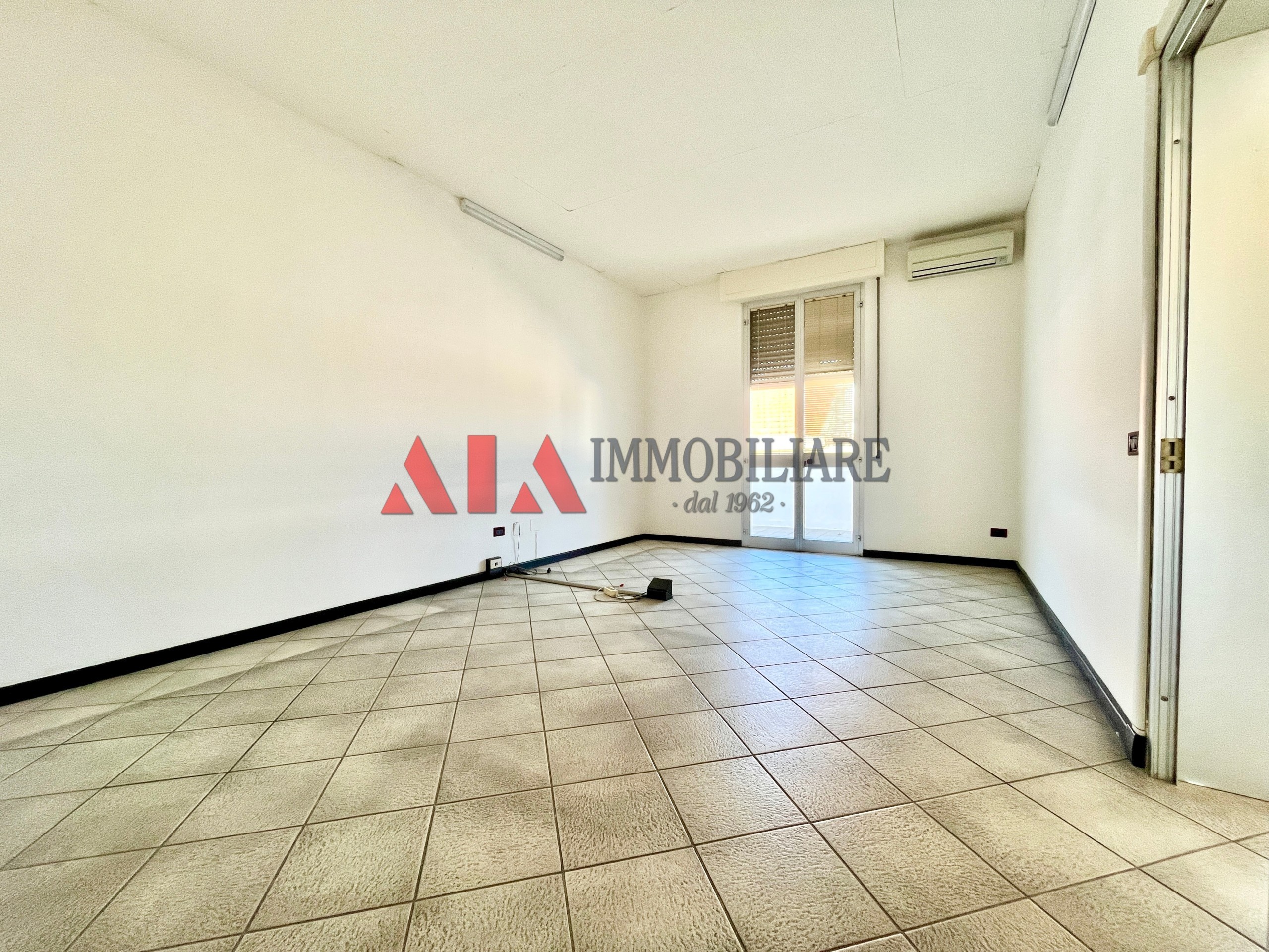 Immagine 8 di Ufficio in affitto  in Via D'acquisto Salvo a Pontedera