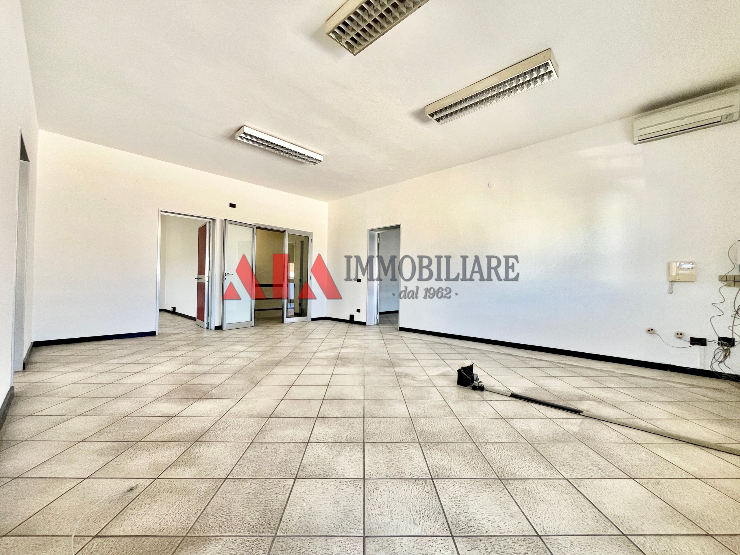 Immagine 10 di Ufficio in affitto  in Via D'acquisto Salvo a Pontedera