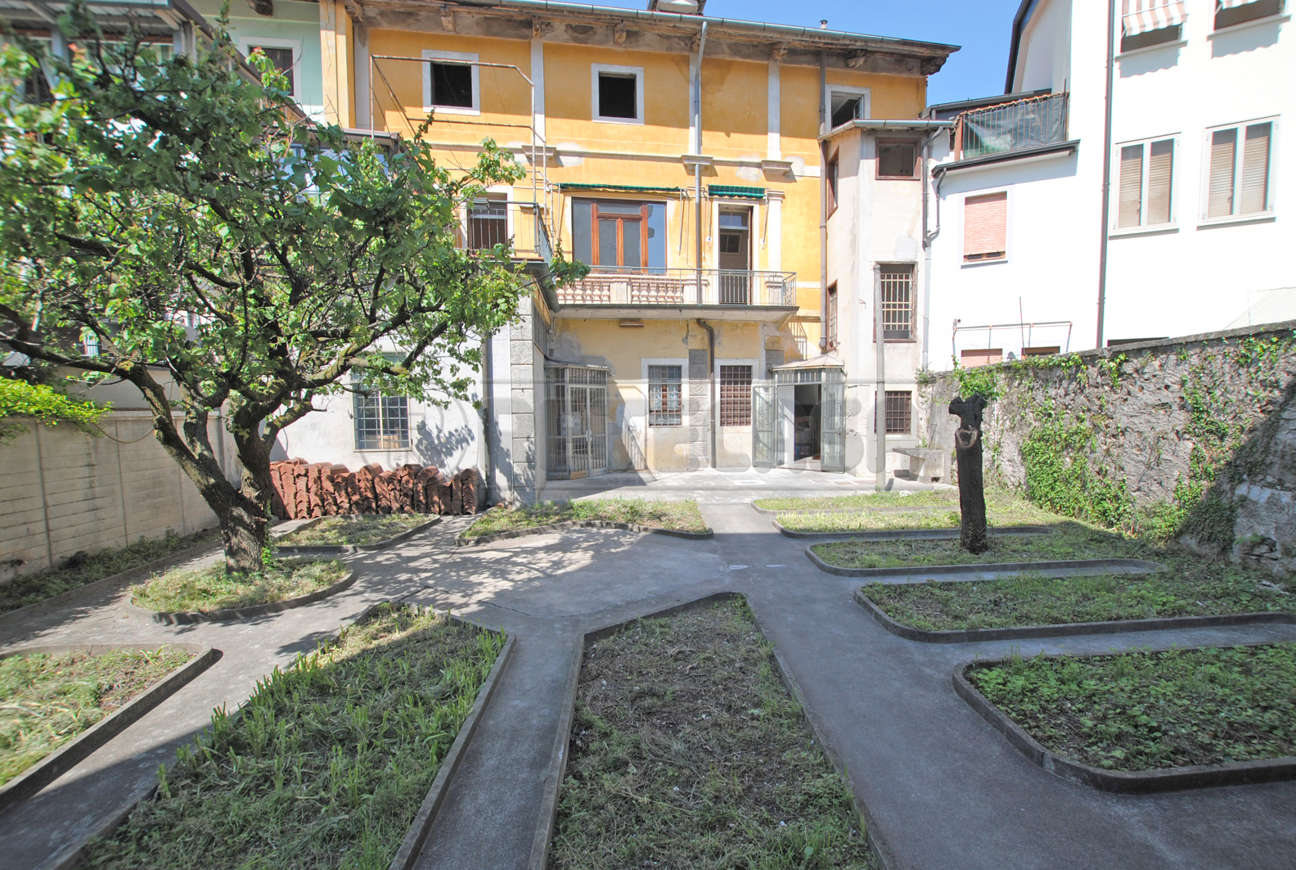 Immagine 3 di Casa semindipendente in vendita  in Via Foscola 5 a Castelgomberto