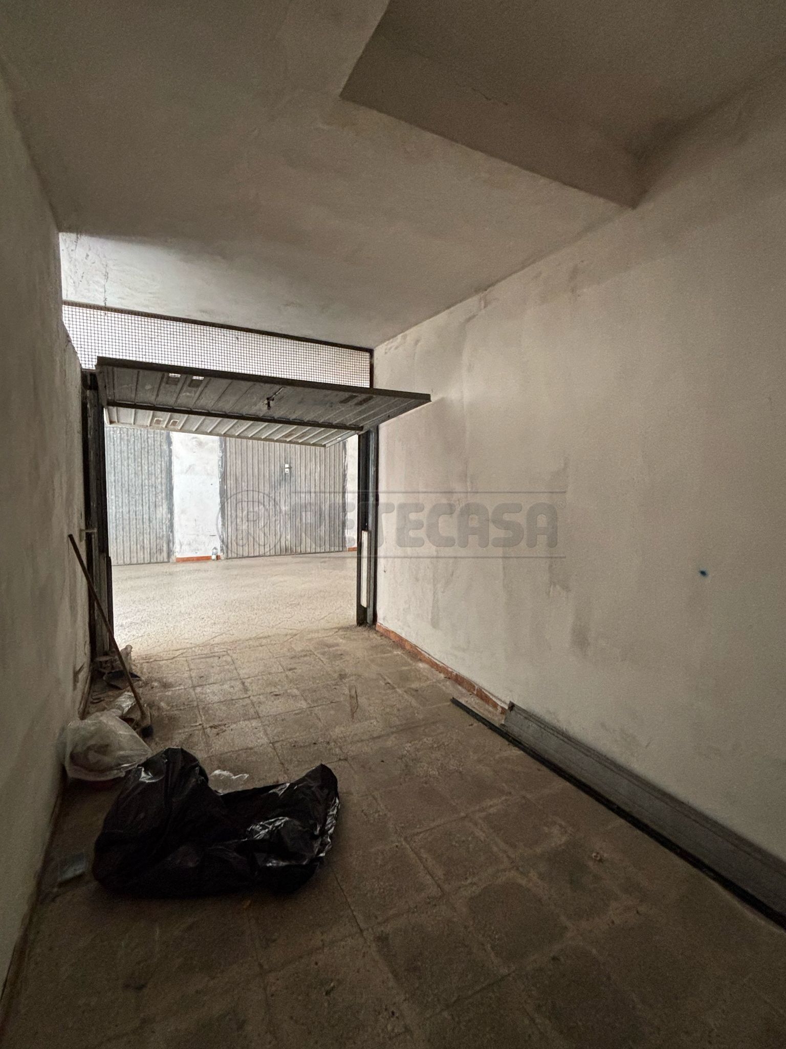Immagine 4 di Garage in vendita  in Piazza Vittorio Bachelet 25 a Maglie
